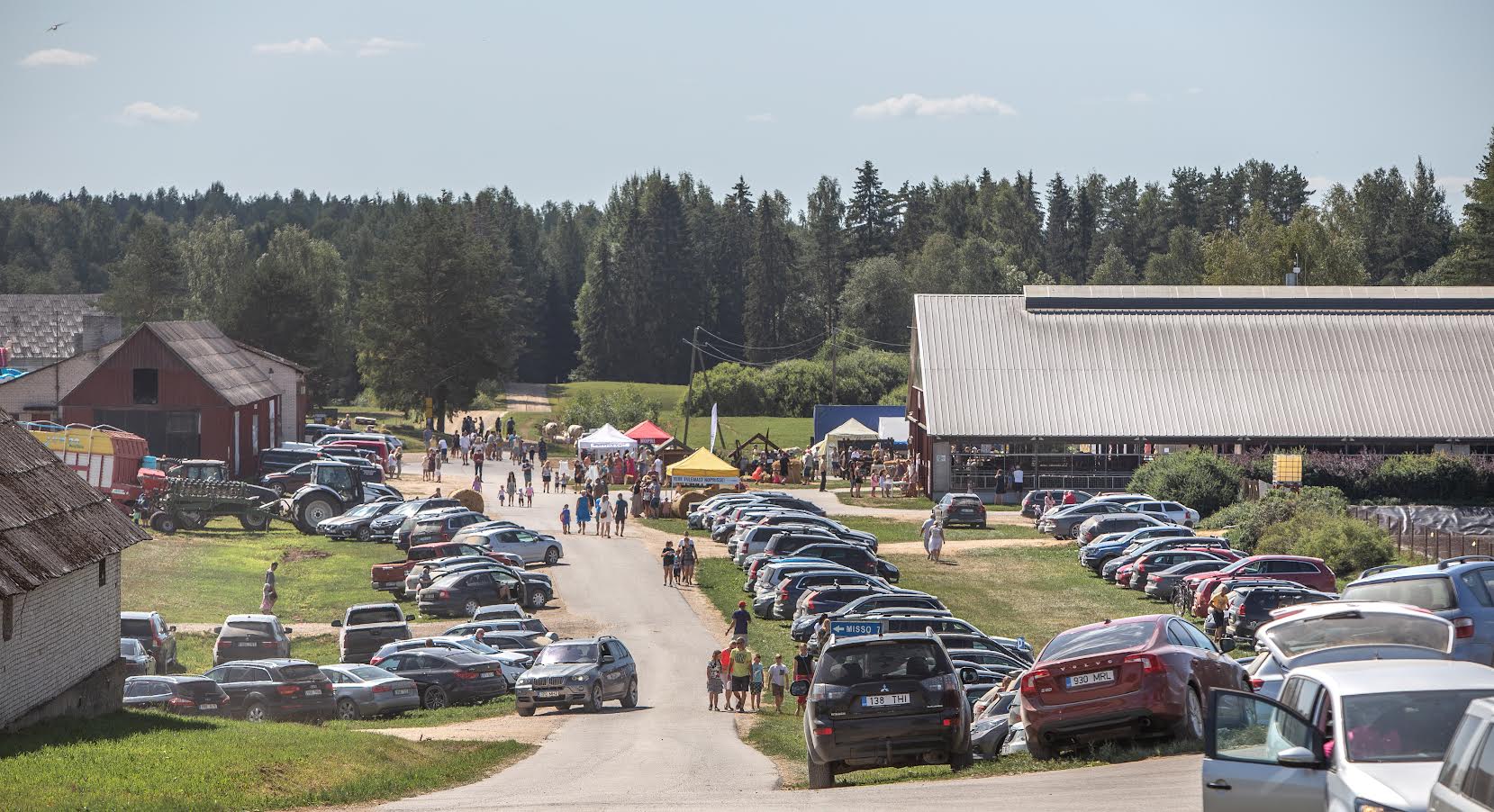 Nopri talumeiereisse kogunes mõlemal külastuspäeval arvestatav rahvahulk, mis nii mõneski tekitas tunde, et oleks justkui laulupeol. FOTO: Aigar Nagel