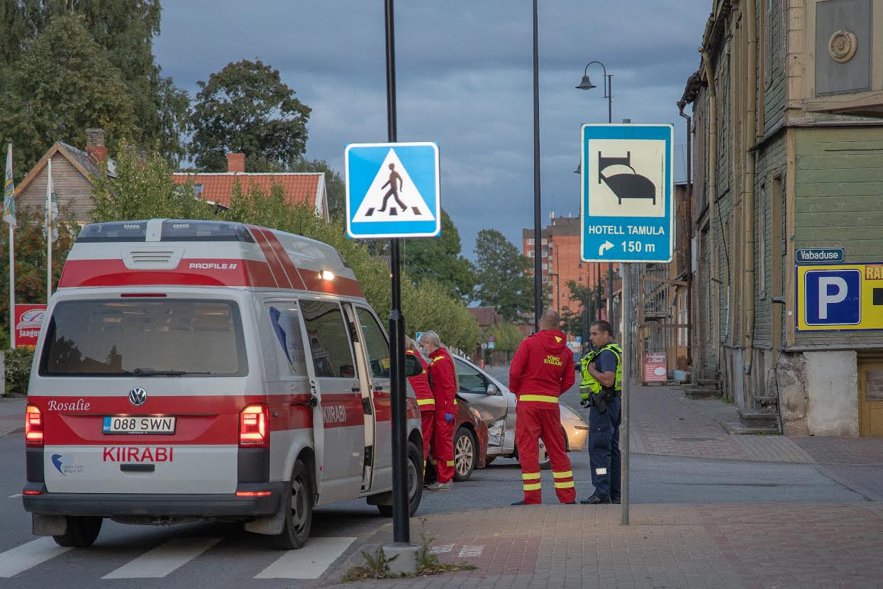 FOTOD Plekimõlkimine Kreutzwaldi ja Vabaduse ristmikul FOTOD: Aigar Nagel