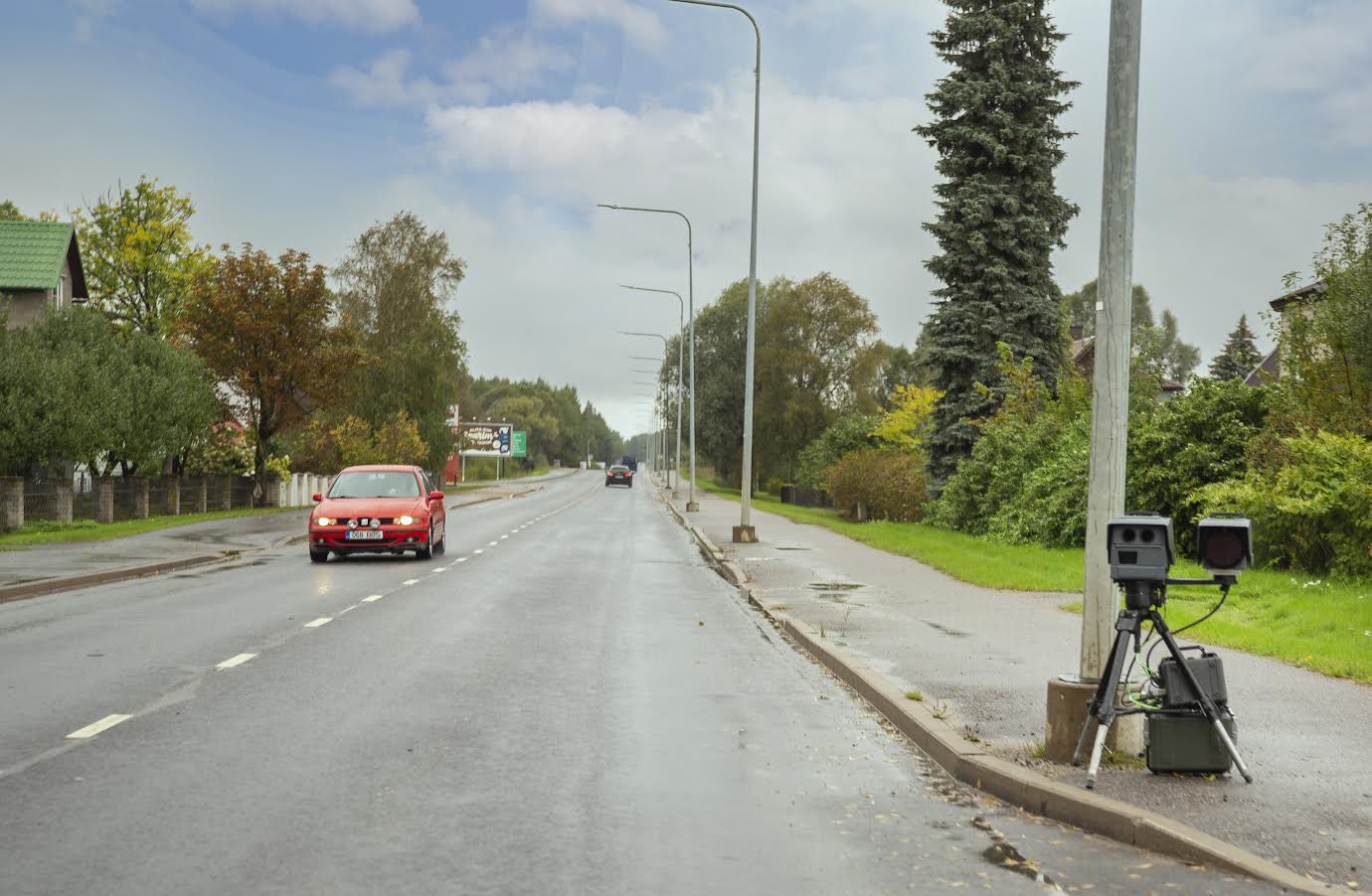 Esmaspäeval mõõtis mobiilne kiiruskaamera kiirust neljas paigas Võru linnas, sealhulgas Tallinna maanteel. Foto: AIGAR NAGEL