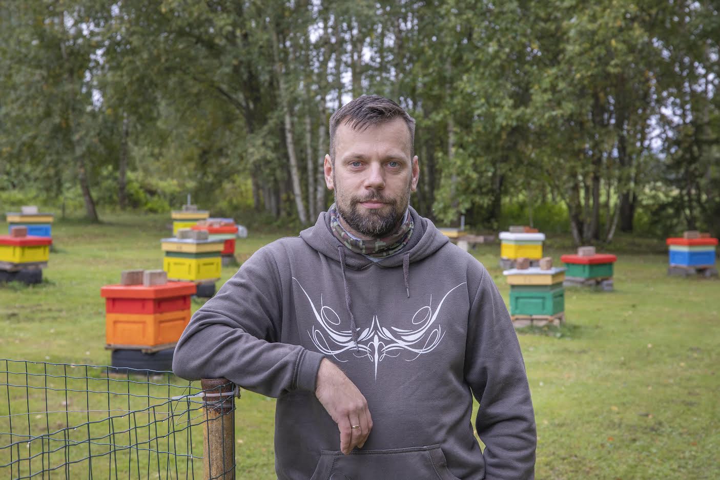 Meegomäe meetalu peremees Raul Kadaste teab, et meel on juba aegade algusest teada väga palju erinevaid rakendusi ja kasutuskohti. Foto AIGAR NAGEL