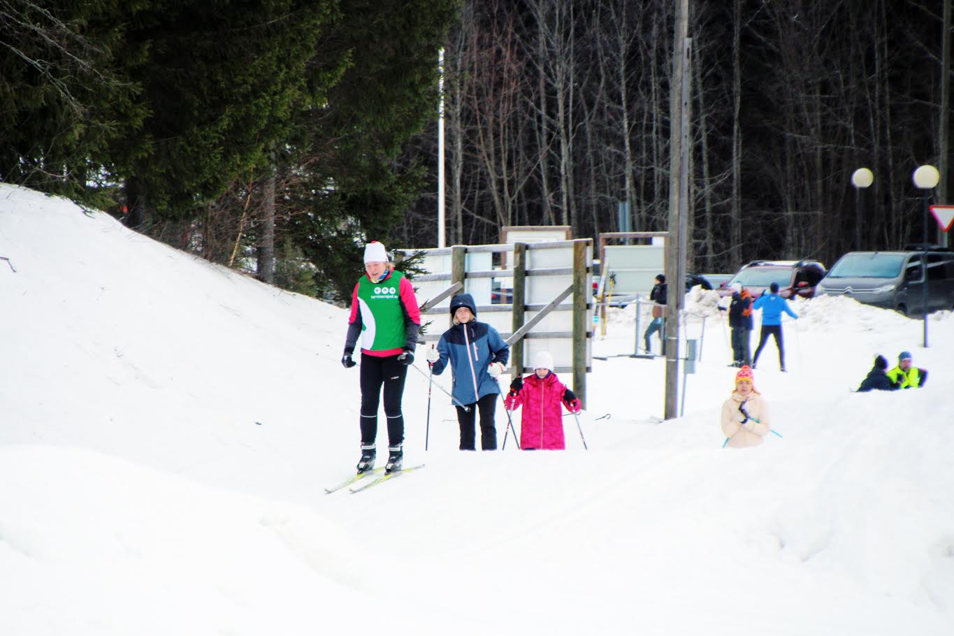Kingitud suusatunnid andsid lumepäevale hoogu juurde Foto: KÜLLI LEOLA