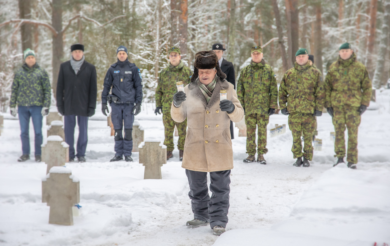 Vabadussõjas võidelnutele süüdati Võru linnakalmistul sada küünalt FOTO: Aigar nagel