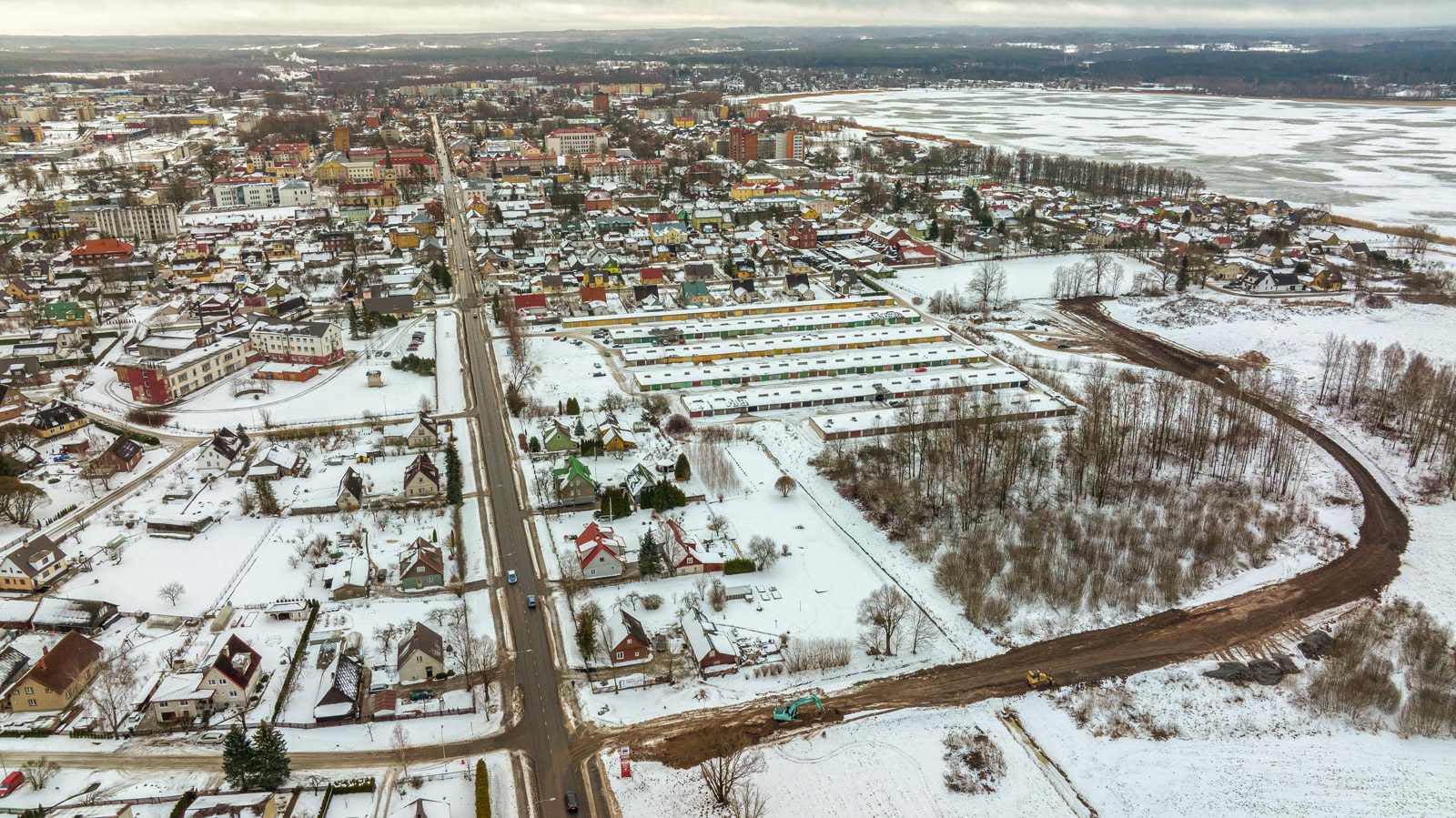 Esiti toimub Tallinna maantee ja Kreutzwaldi tänava vahelisele alale täitepinnase ladestamine, kuid lähiaastatel soovib linn selle piirkonna maid aktiivselt kasutusele võtta. Fotod: AIGAR NAGEL