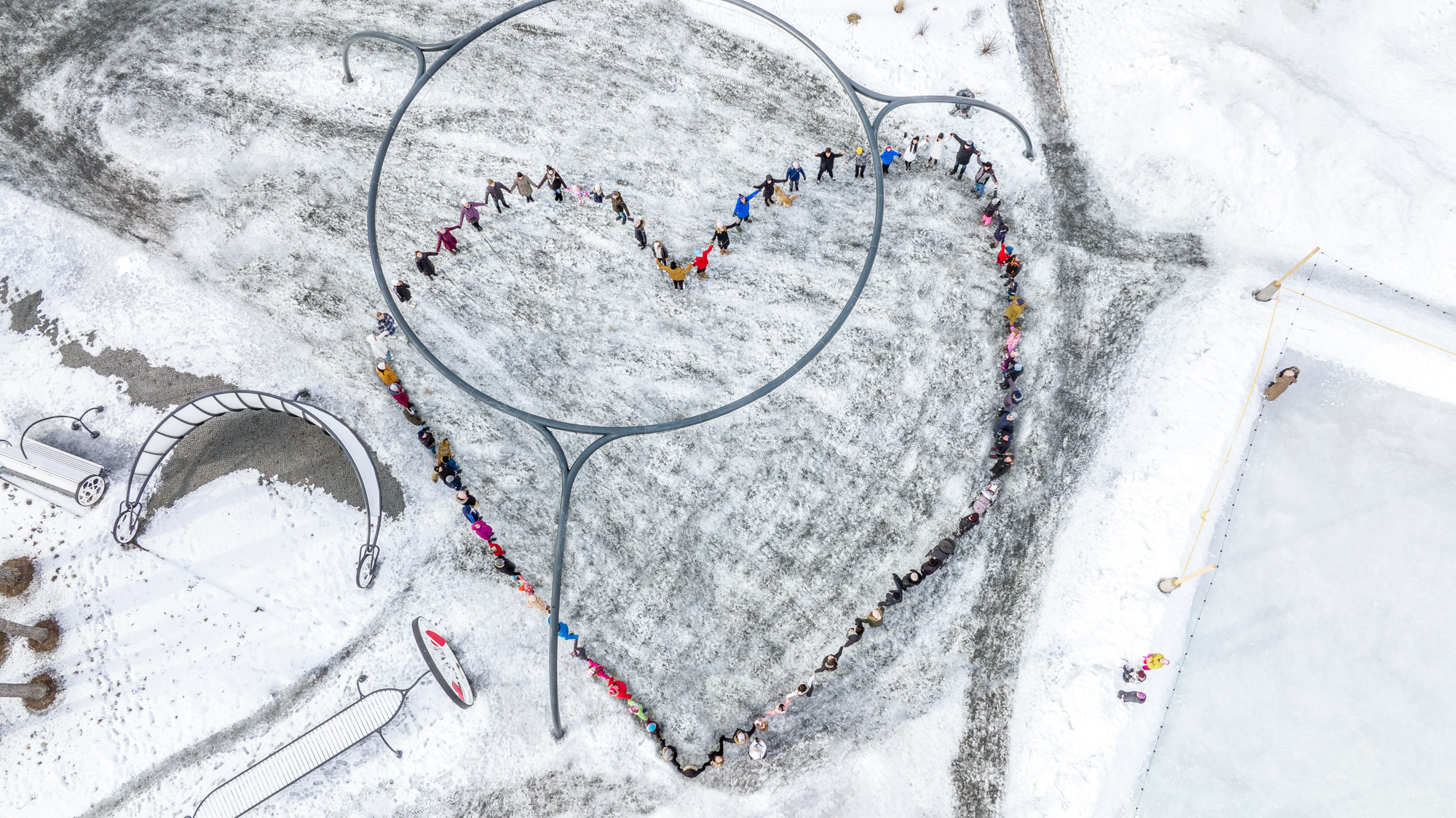 15 Eestimaa paigas moodustati inimestest sõbrapäevasüda FOTO: Aigar Nagel