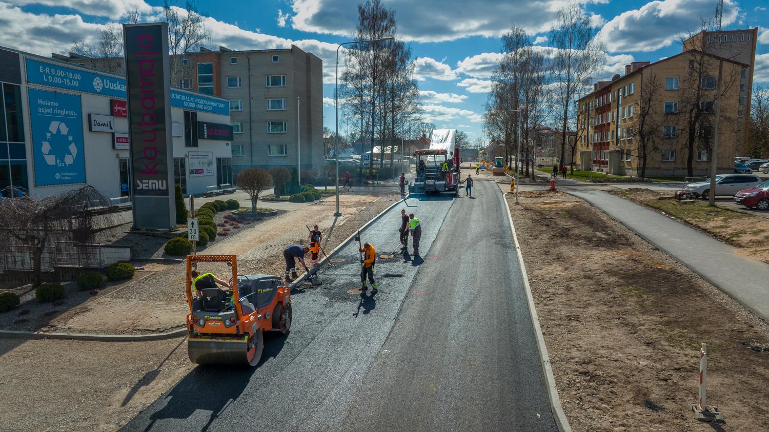 Võrus Vabaduse tänaval alustati asfalteerimistöödega FOTOD: Aigar Nagel