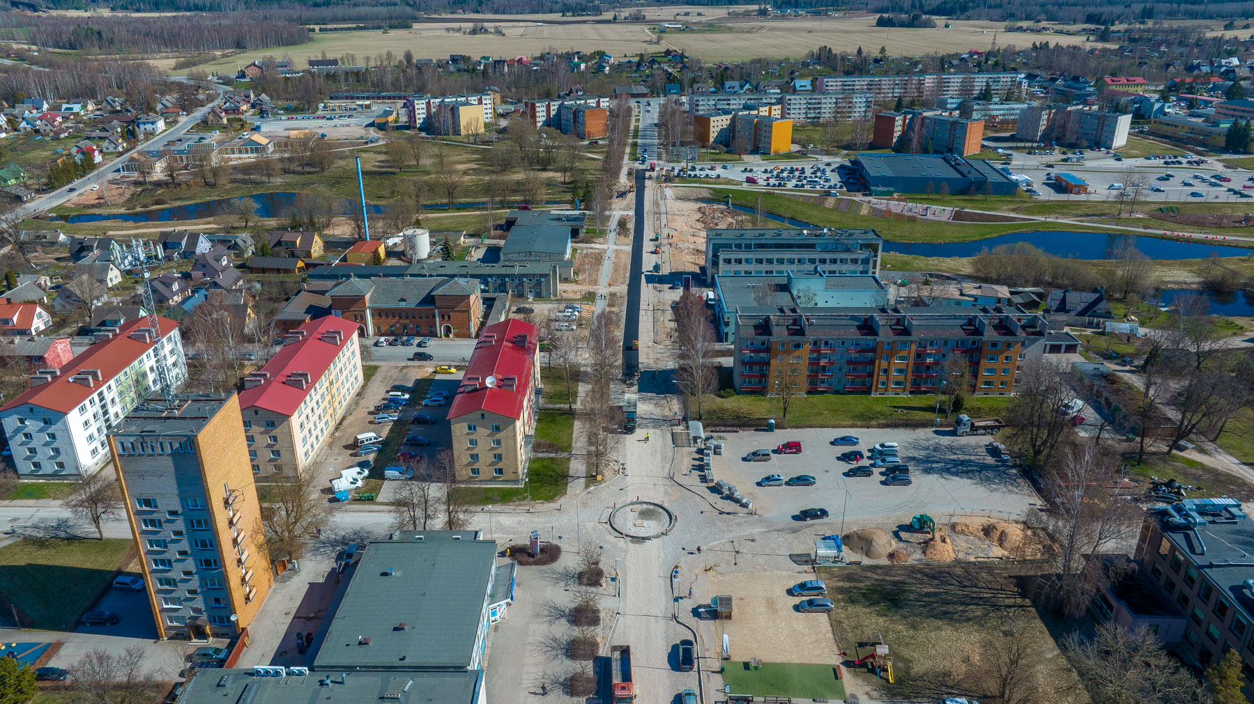 Võrus Vabaduse tänaval alustati asfalteerimistöödega FOTOD: Aigar Nagel