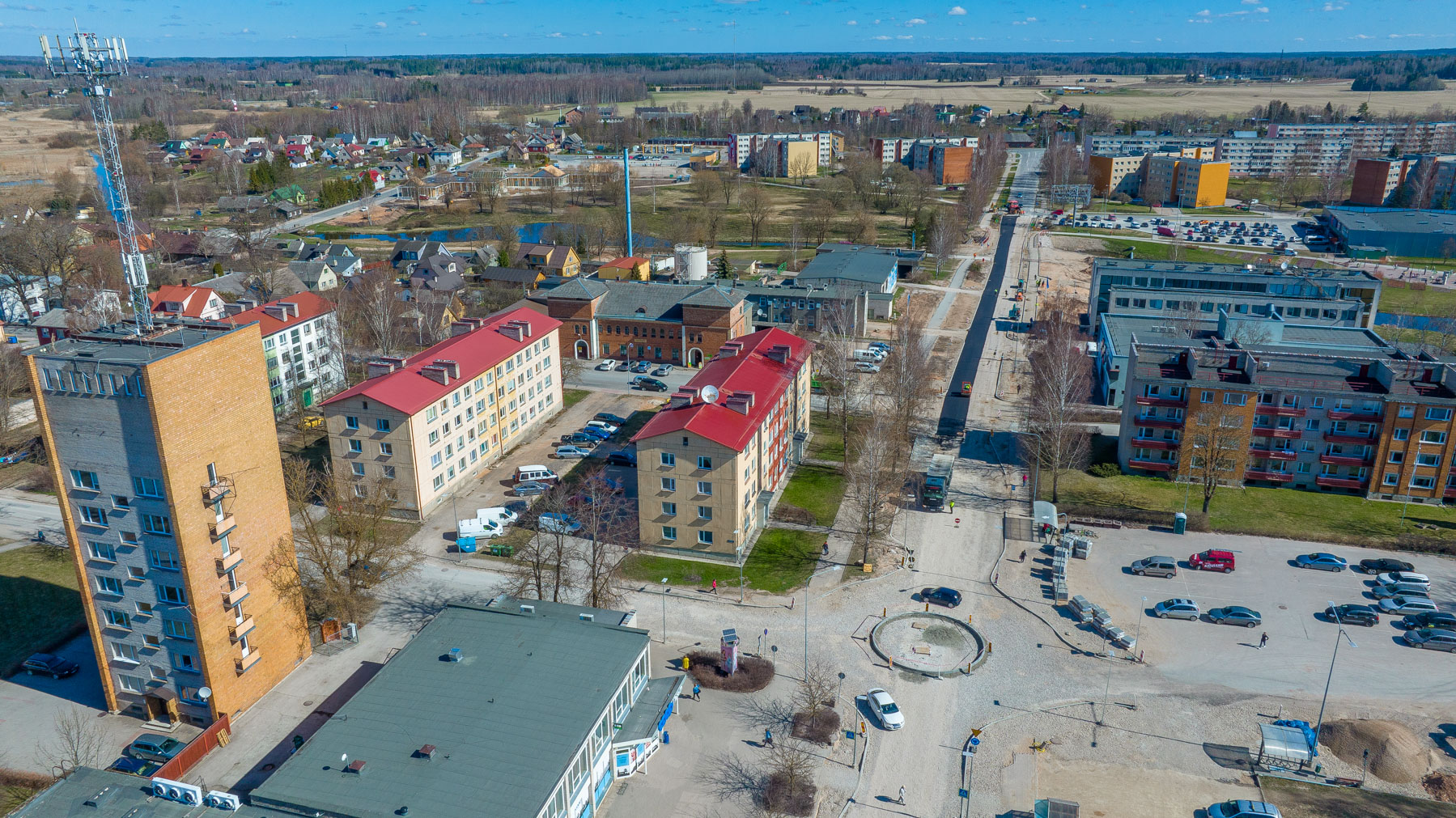 Võrus Vabaduse tänaval alustati asfalteerimistöödega FOTOD: Aigar Nagel