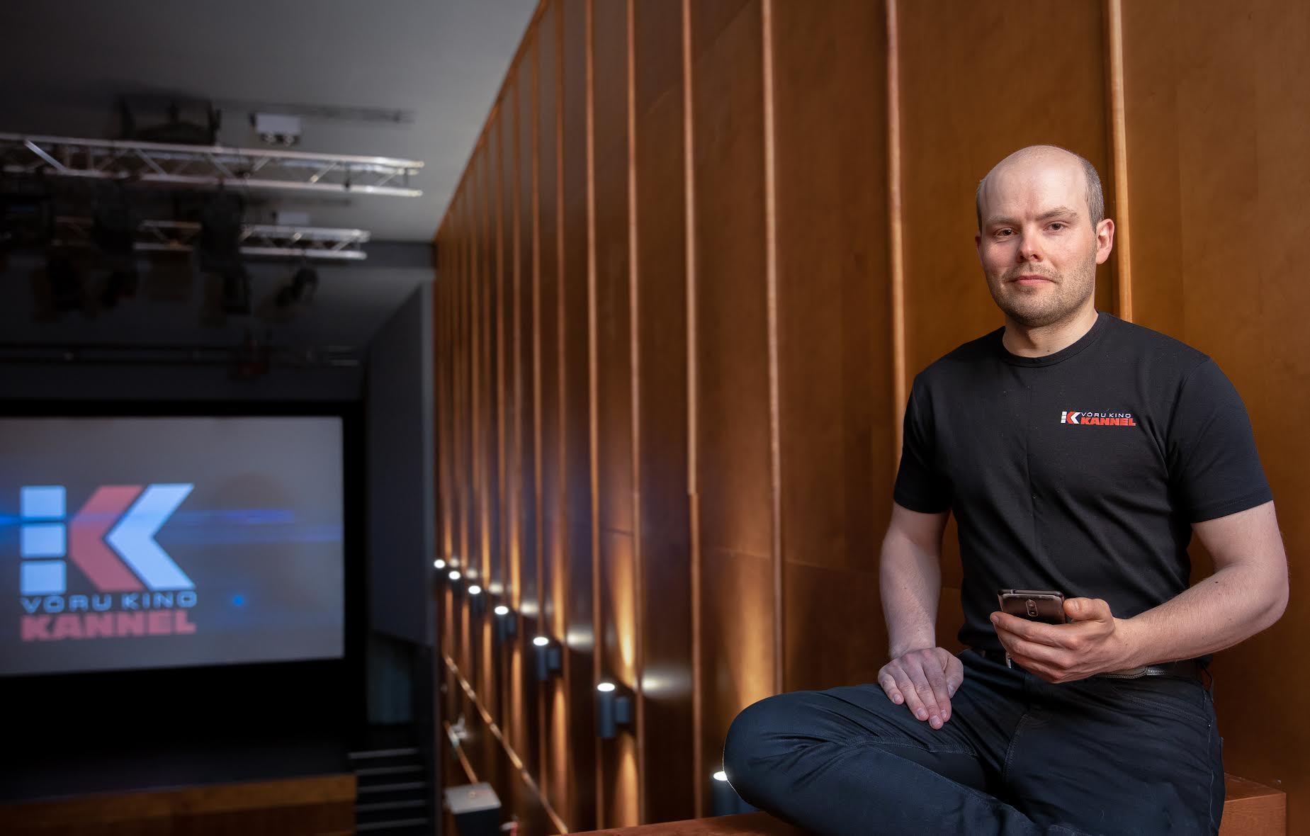 Kandle kinojuht Kris Kelp on tuleviku osas optimistlik ja hindab viimase aja vaatajanumbreid pigem väga heaks. Foto: AIGAR NAGEL Kandle kinojuht Kris Kelp on tuleviku osas optimistlik ja hindab viimase aja vaatajanumbreid pigem väga heaks. Foto: AIGAR NAGEL