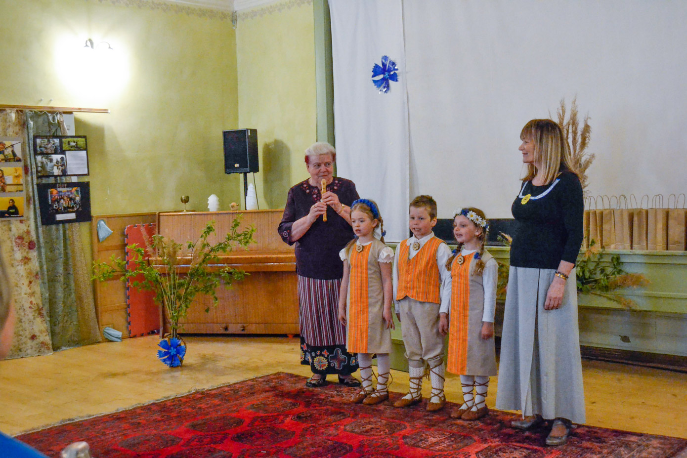Sänna mõisas toimunud Artur Adsoni etlemisvõistlusel luges võrukeelset luulet 28 Vana Võromaa last. Foto: KARMEN M
