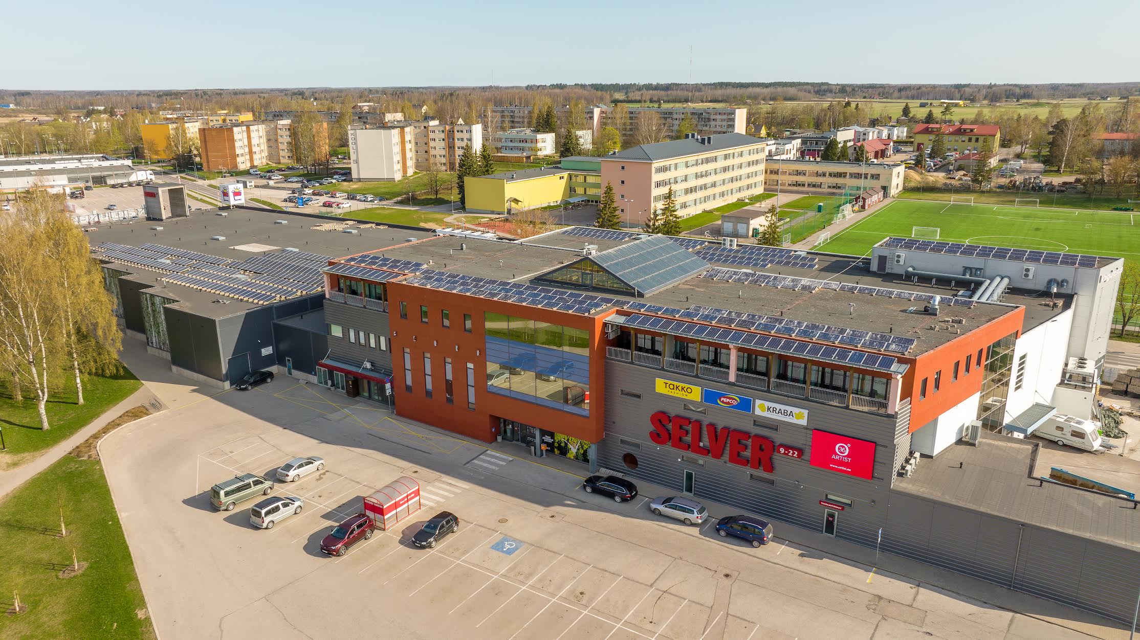 Suvekuud toovad Koreli oja kaldal asuvasse Kagukeskusesse uusi rentnikke. Foto: AIGAR NAGEL