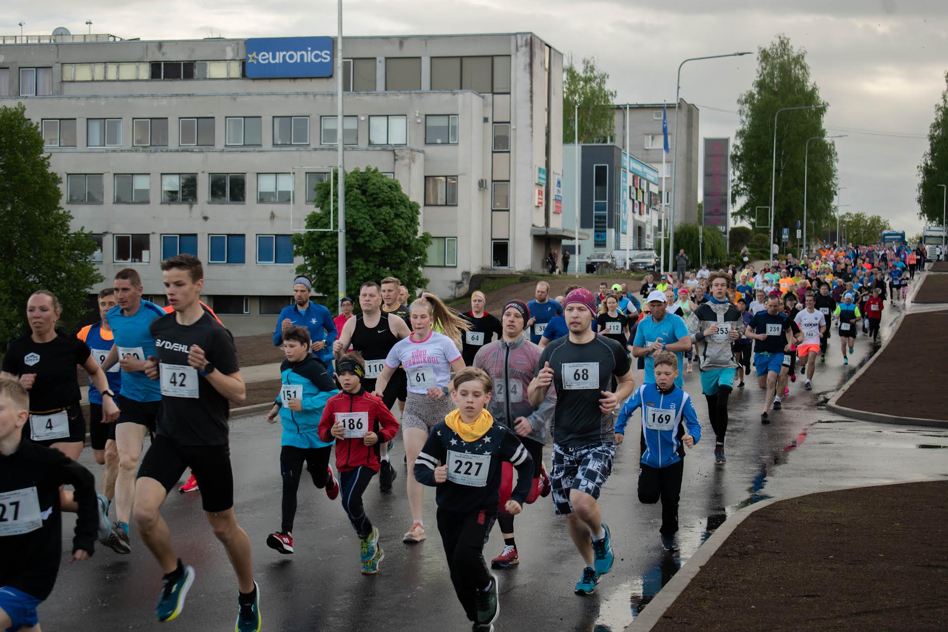 Kuigi autasustamisel oli ilmataat vihmaga eriti helde, siis sportimise ajal püsis ilm  stardiks ideaalne. Foto: KÜLLI LEOLA