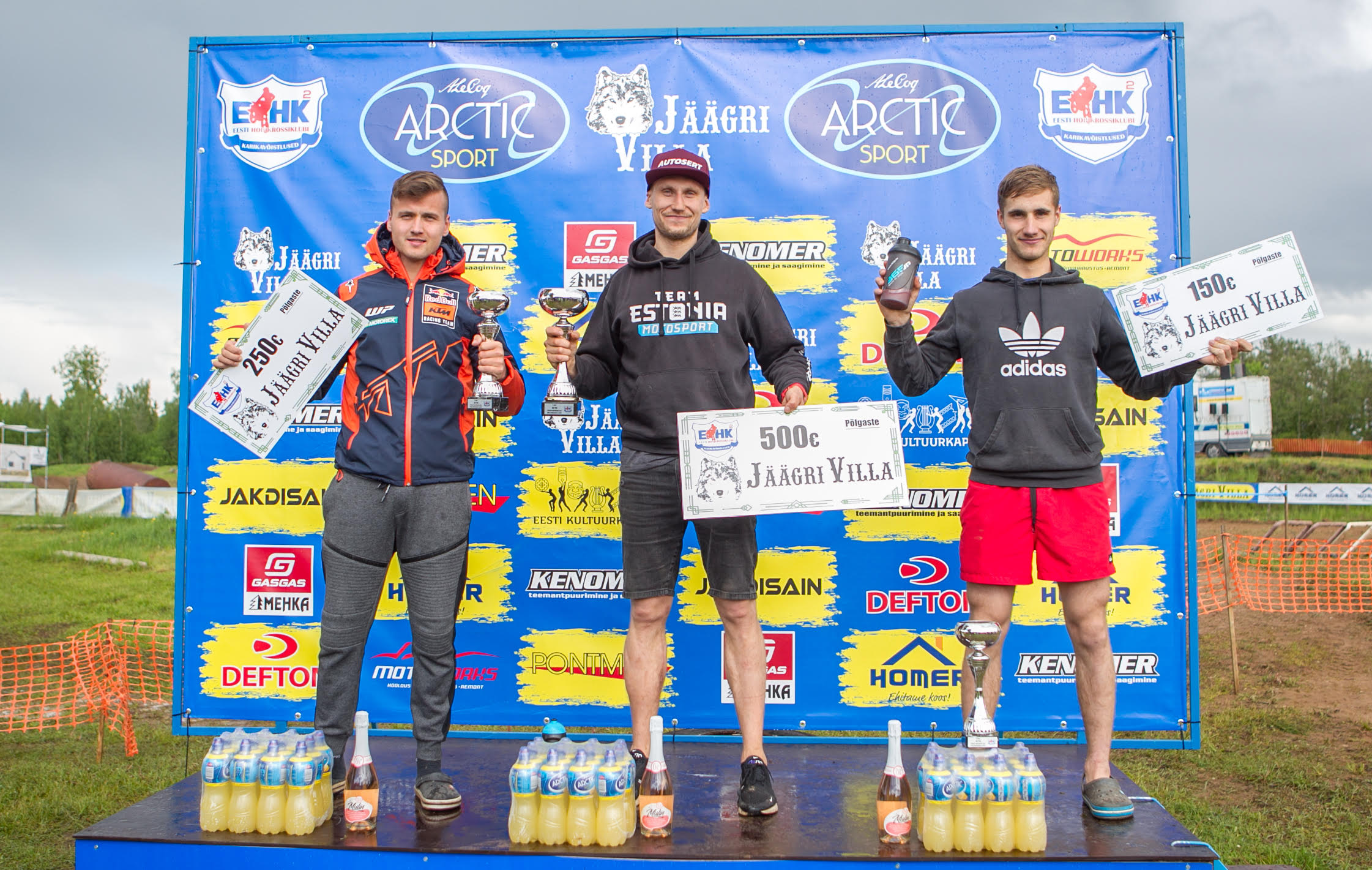 Poodiumil Karel Kutsar (vasakult), Gert Krestinov ja Kaarel Tilk. Foto: MOTOSTART PHOTOGRAPHY