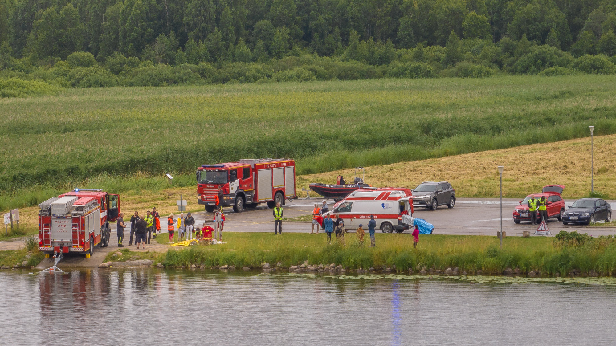 Teisipäeval toimus Tamula järvel mitme kannatanuga veeõnnetuse lahendamise õppus, kus osales 14 reageerijat ja kuus rollimängijat. Foto: AIGAR NAGEL