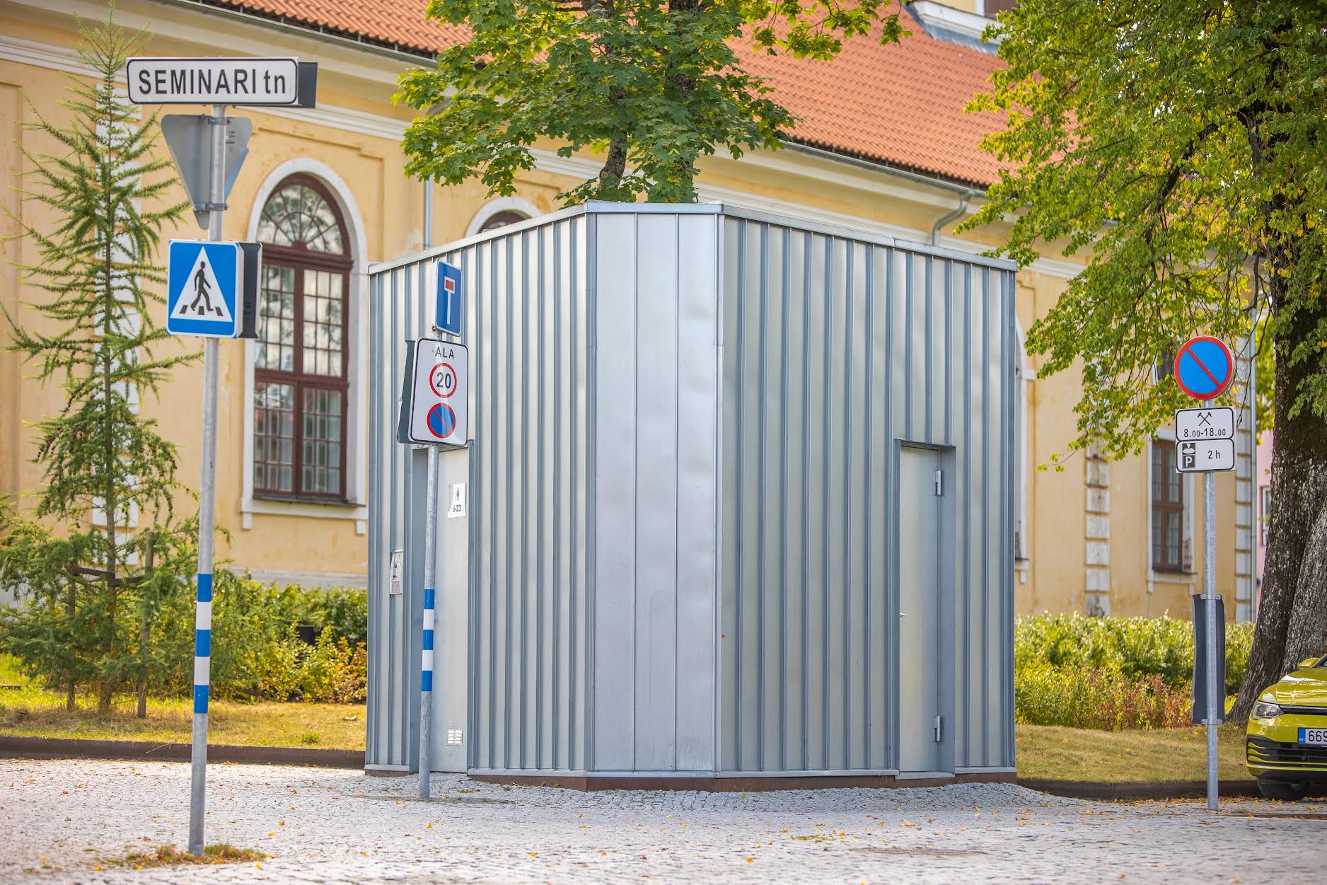 Selle kempsu leidmine ei ole keeruline, eriti kui kasutada WC leidmise mobiilirakendust. Neile, kel tualetti pääsemine on tervise tõttu ülitähtis, on välja töötatud rahvusvaheliselt tunnustatud WC-kaart. Võru linnavalitsus on üks vähestest asutustest, kes kaardi ettenäitaja ka oma mitteavalikku tualetti lubab. Foto: AIGAR NAGEL