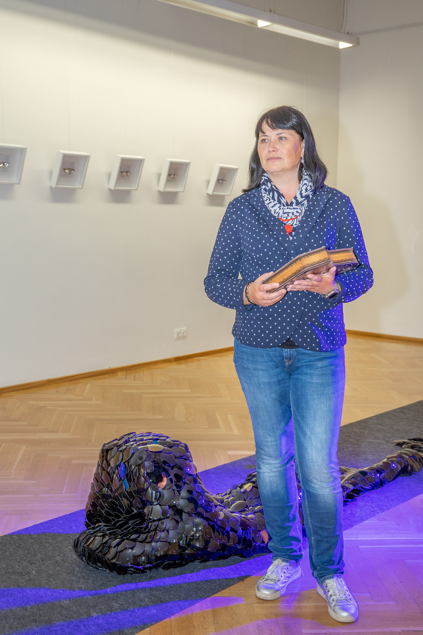 Triin Türnpuu taiesed on kokku pandud kasutatud prilliklaasidest. Peale elamuse on näitusel ka selge sotsiaalne mõõde – et inimestes kasvaks hoolivus nende suhtes, kes on meist erinevad. Foto: AIGAR NAGEL