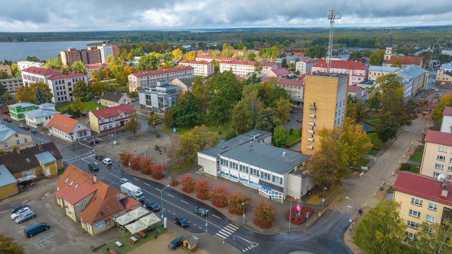 Kesklinna Konsum suletakse remondiks oktoobrikuu jooksul. Ka teise korruse pinnale on olemas huvilisi, kuid eelmisest sajandist pärit ruumide tegevussesaamine nõuab paraku märkimisväärset investeeringut. Foto: AIGAR NAGEL