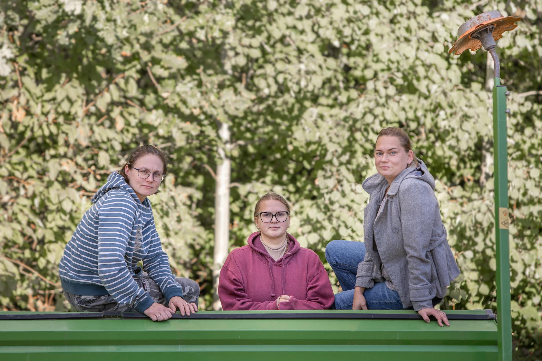 Navil asuvas Jaagumäe laudas hoolitseb põrsaste ja nende mammade eest tore seltskond: Kaire Lääniste, Kaida Kallaste ja Karin Viilver. Foto: AIGAR NAGEL