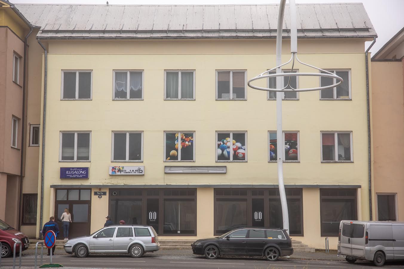 Klubi Poveglia asemel plaanib Tartu 23 peagi uksed avada lounge-tüüpi lõõgastuspaik. Büroohoone omanik Ülo Luhamets on pikalt vaeva näinud, et täita kõik päästeameti tehtud ettekirjutused, mis lubaks hoones klubi pidada. Fotod: AIGAR NAGEL