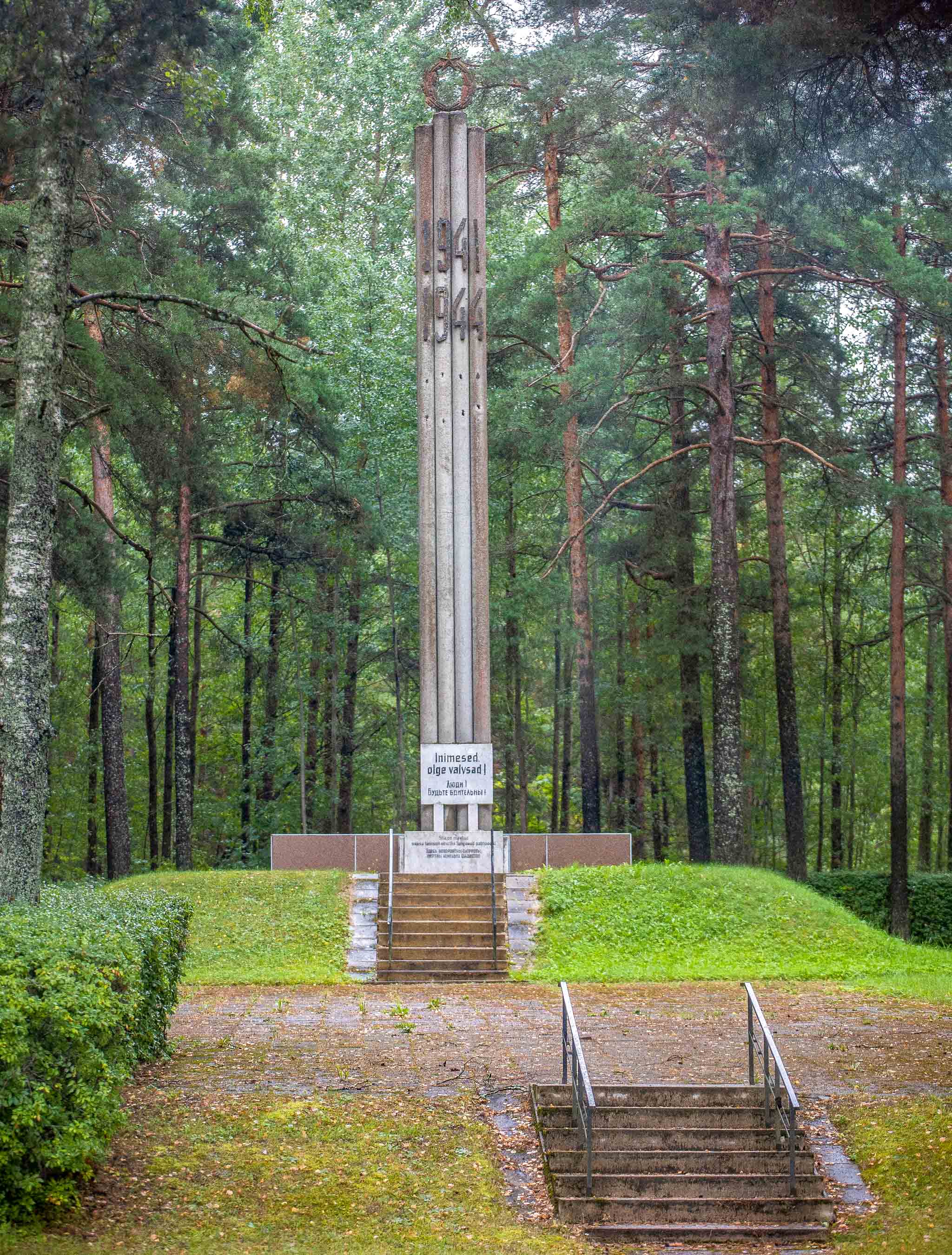 Võru linn on riigi ametkonnale esitanud avalduse kolme hauatähise eemaldamiseks linnaruumist. Foto: AIGAR NAGEL