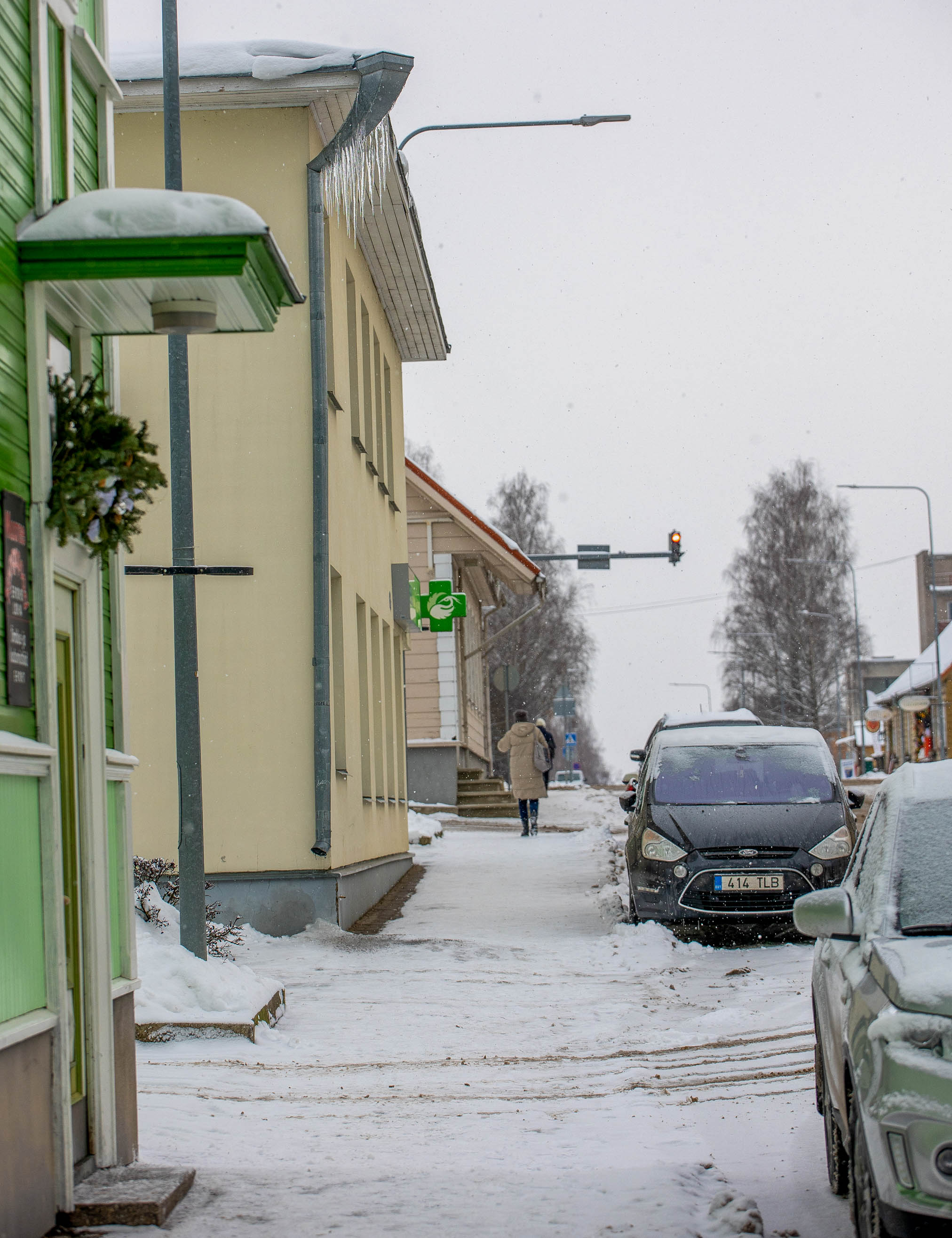 FOTOD Katustelt ja räästastelt tuleb jää ja lumi õigel ajal koristada