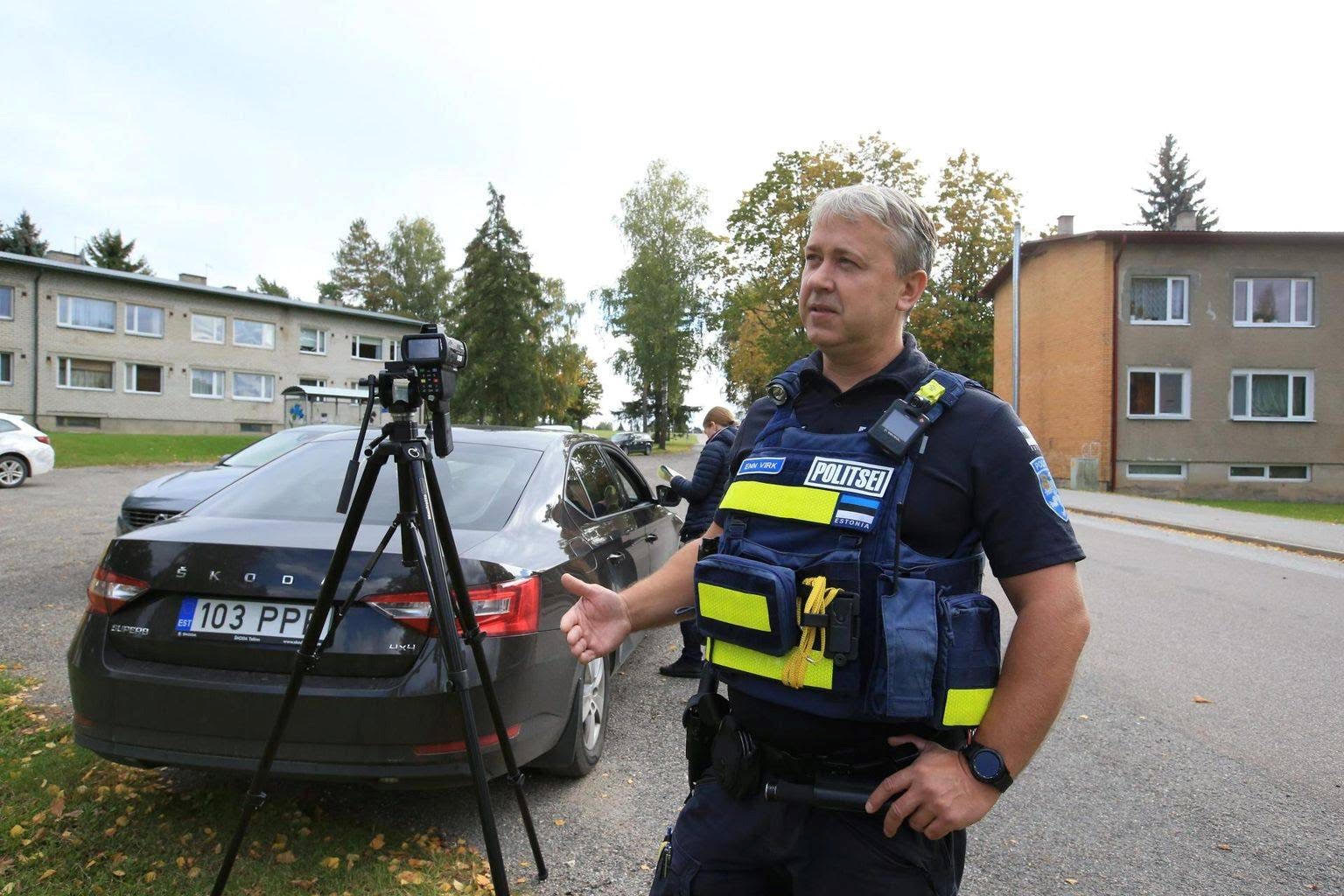 Bussijuhirolli haaras Võrus esmaspäeva hommikul liikluspolitseinik Enn Virk. Foto: PPA