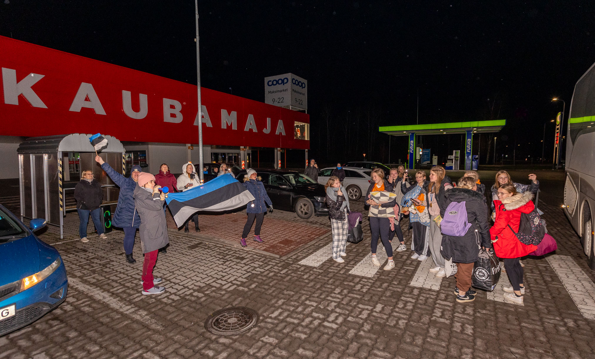 FOTOD JA VIDEO Võru Tantsukeskuse maailmameistreid tervitati keskööl ilutulestikuga FOTOD: AIgar Nagel