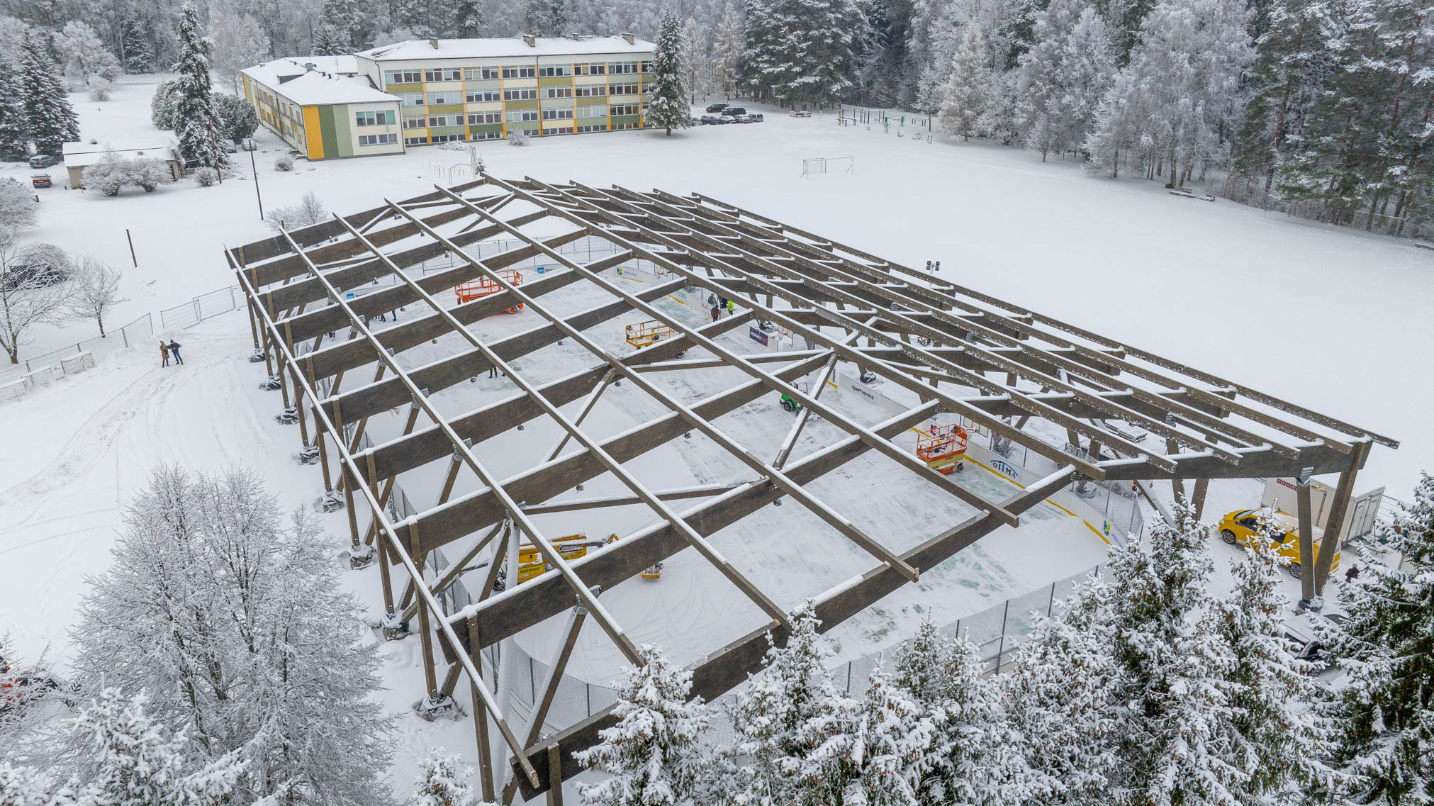 16. detsembril toimub kõigi soovijate osavõtul külmaseadmetega varustatud ja katuse alla saanud Vastseliina uisuväljaku avamine. FOTO: Aigar Nagel