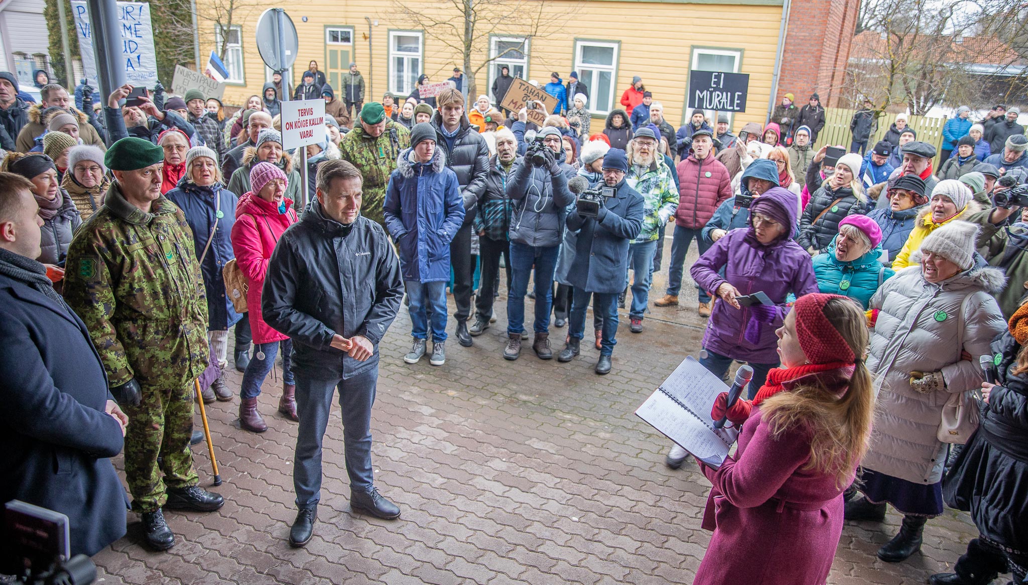 FOTOD Kaitseminister läks kohtumisele loitsu saatel FOTO: Aigar Nagel