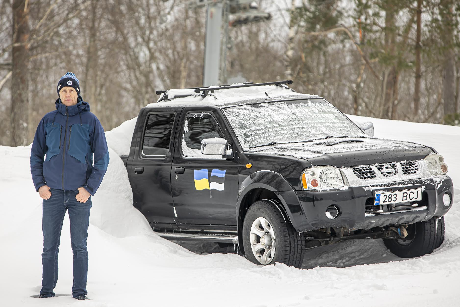 Kütioru puhkekeskuse OÜ juhatuse liige Imre Viilukas arvab, et Ukraina ja ukrainlaste toetamine on elementaarne ning vähim, mida praegu teha saame. Talvehooaja lõpus värvitakse pildil olev sõiduk üle ning saadetakse rindele. Foto: AIGAR NAGEL