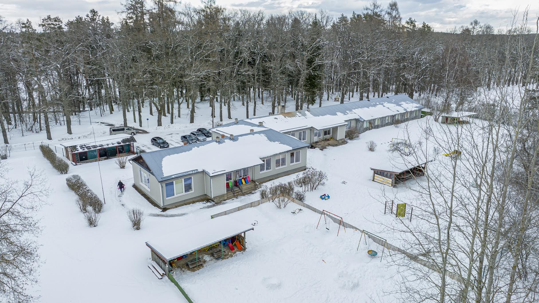 Peagi saab praegu Sõmerpalus Pargi tänaval asuv amortiseerunud lasteaiahoone ajalooks ning asemele  kerkib liginullenergiahoone nõuetele kohane ehitis. Foto: AIGAR NAGEL