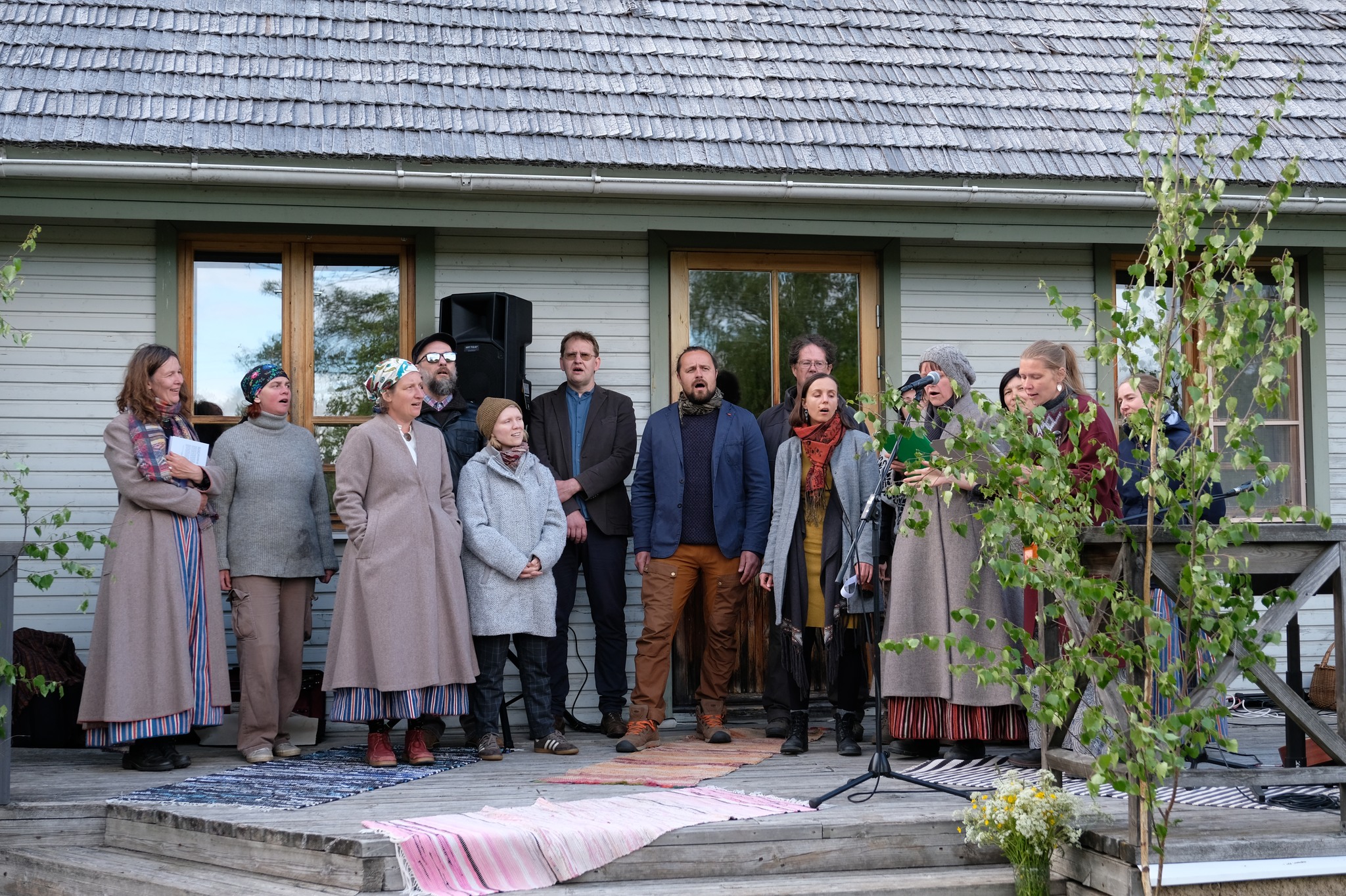 Kaika koor Karula laulu esitamas. Vasakult esimene Lilian Freiberg   Fotod: KALEV JOAB