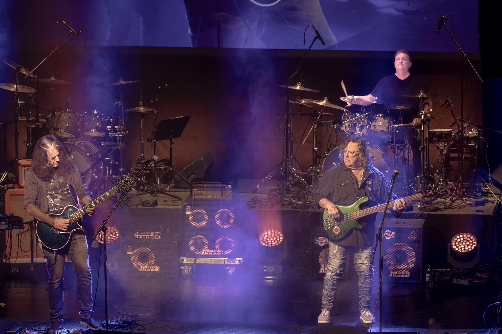 Bassioaasi galakontsert Võru Kandles, esiplaanil paremal maailmanimi Stuart Hamm. Foto: AIGAR NAGEL