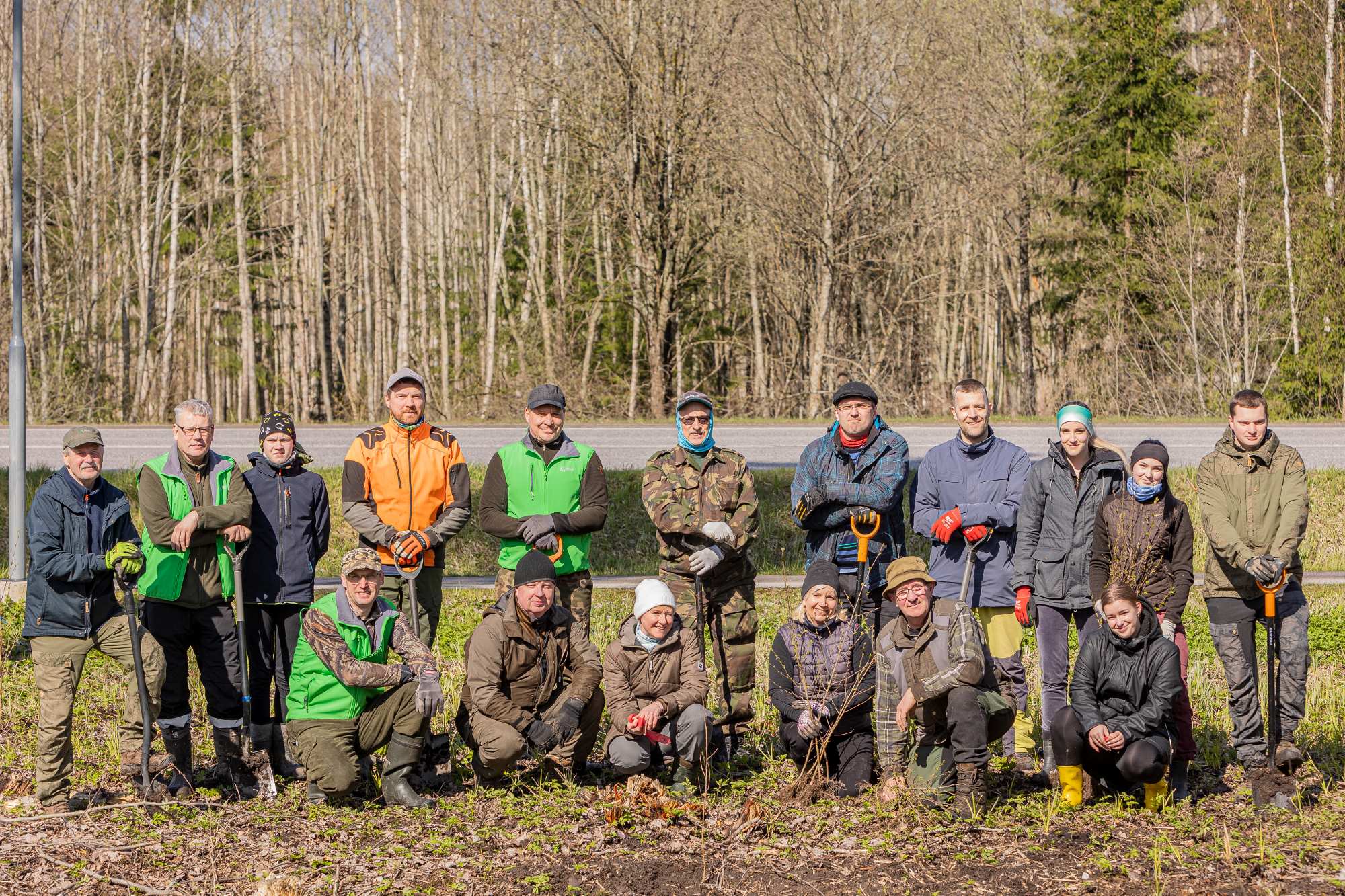 Reedestele istutustalgutele olid kogunenud RMK, keskkonnameti ja Võru valla esindajad. FOTOD: Aigar Nagel