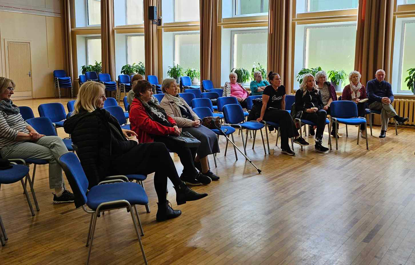 Aprilli keskpaigas avanes Puiga kandi rahval tore võimalus kuulata selgeltnägija Antonina Kersnat ning küsida temalt nõu muret tekitavate teemade kohta. Fotod: ERAKOGU