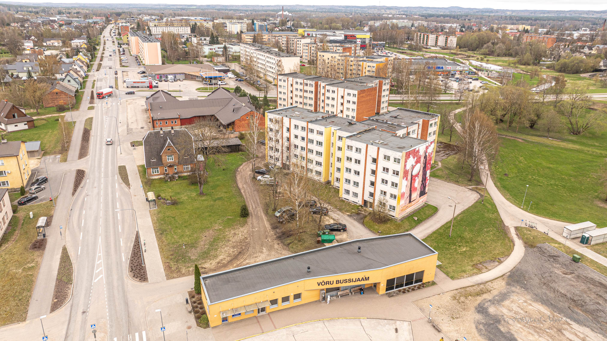 Vaade Vilja tänav 4 kortermajale, bussijaamale ja Vilja tänavale.  FOTO: Aigar Nagel