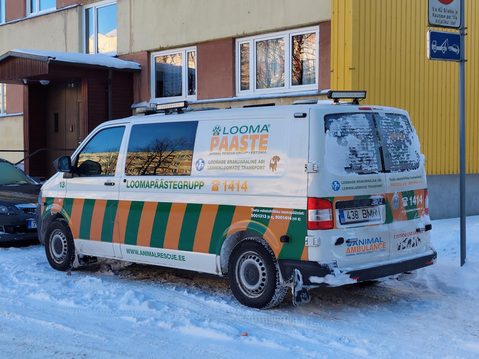 Jaanuari keskpaigas jäi loo autori kaamerasilma ette Tartus Annelinnas  toimetanud Loomapäästegrupi kaubik. Foto: STEN SANG