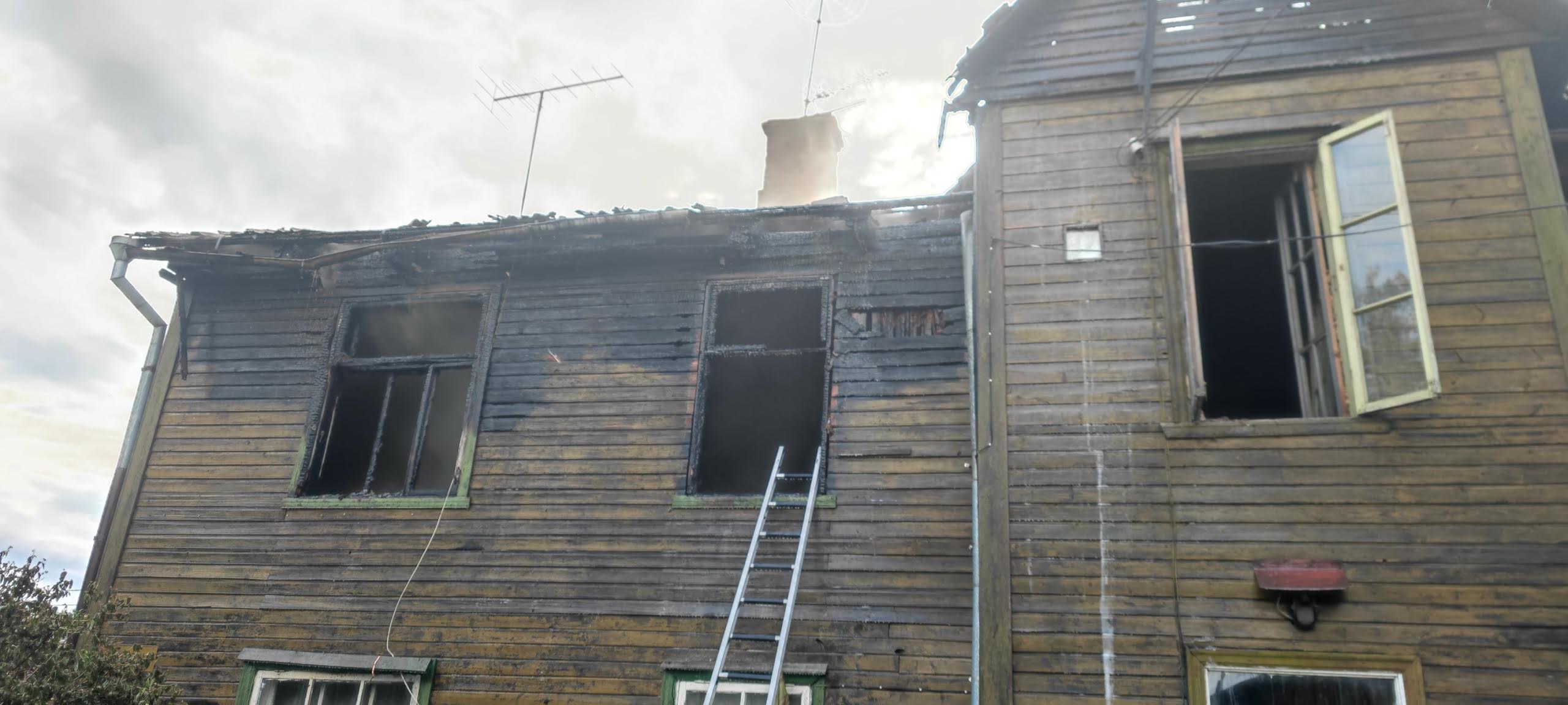 Süttinud kortermajast pääses elanik eluga FOTO: Lõuna päästekeskus