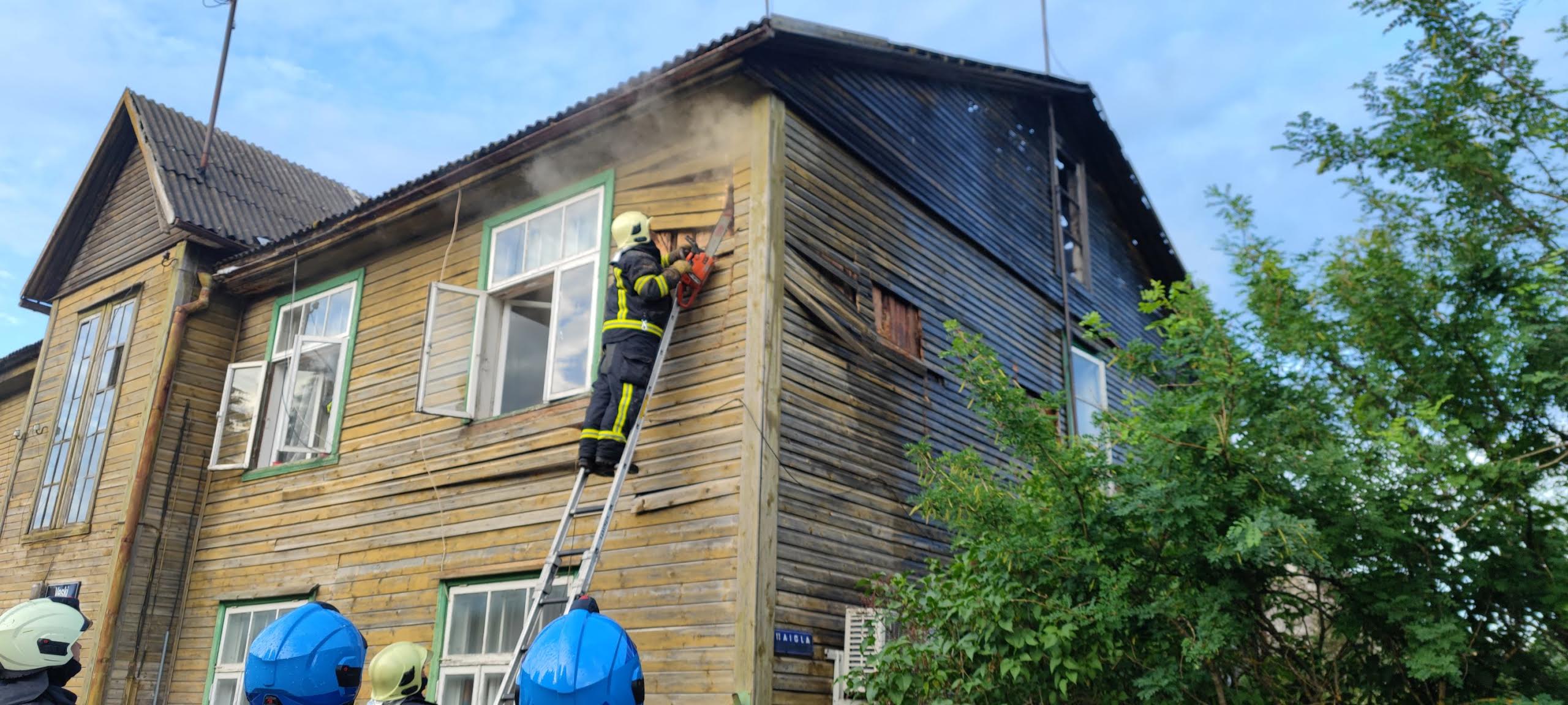 Süttinud kortermajast pääses elanik eluga FOTO: Lõuna päästekeskus