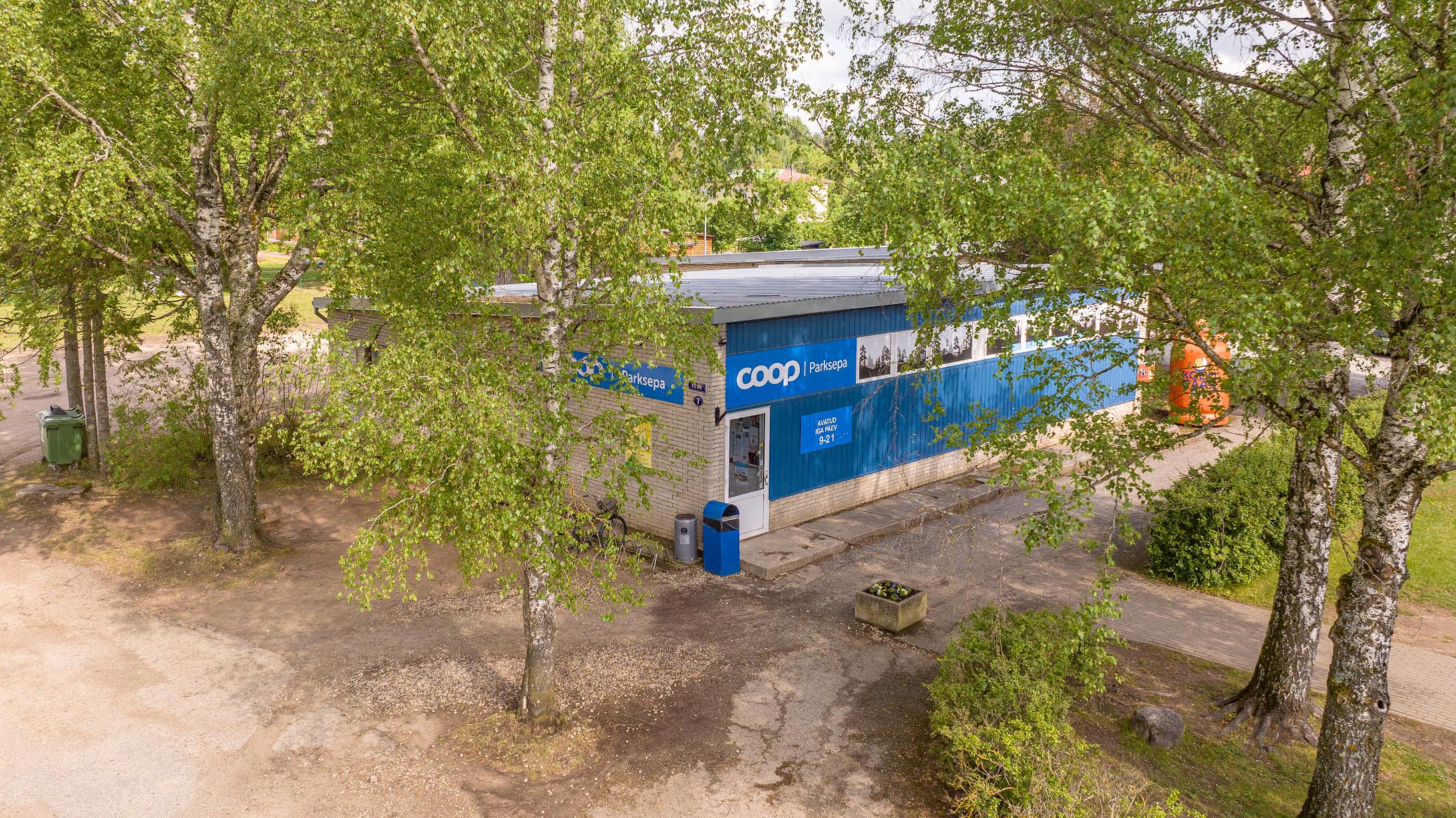 Vaade Parksepa Coopi kauplusele praegu. Järgmisel aastal loodetakse piirkonda saada uuenenud pood. FOTO: Aigar Nagel