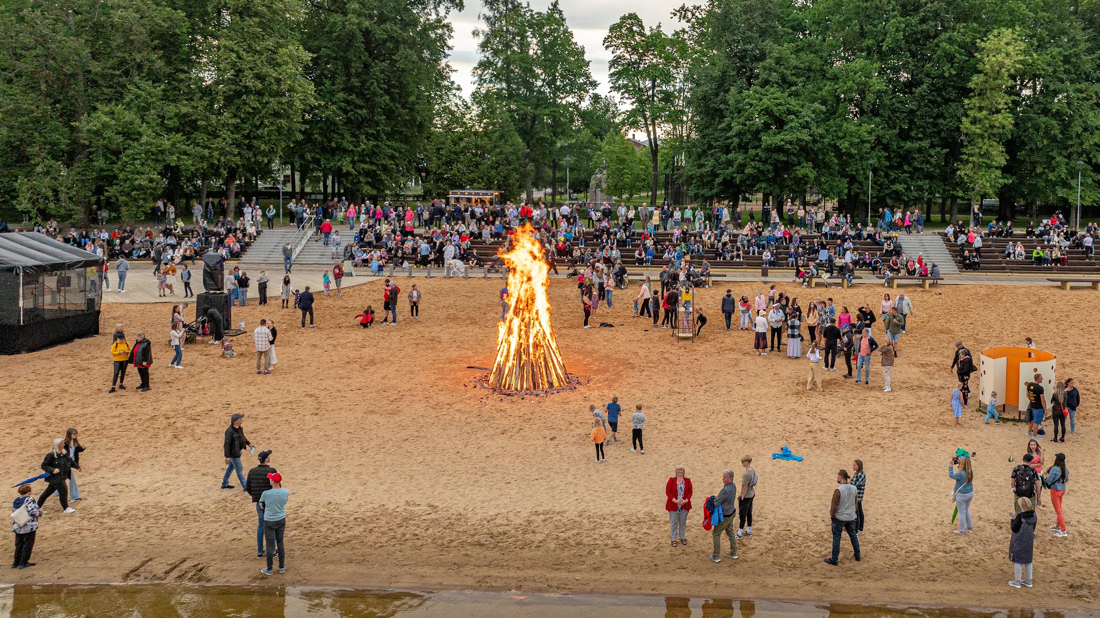 FOTOD Võrukad pidasid Tamula kaldal jaanipidu FOTO: Aigar Nagel