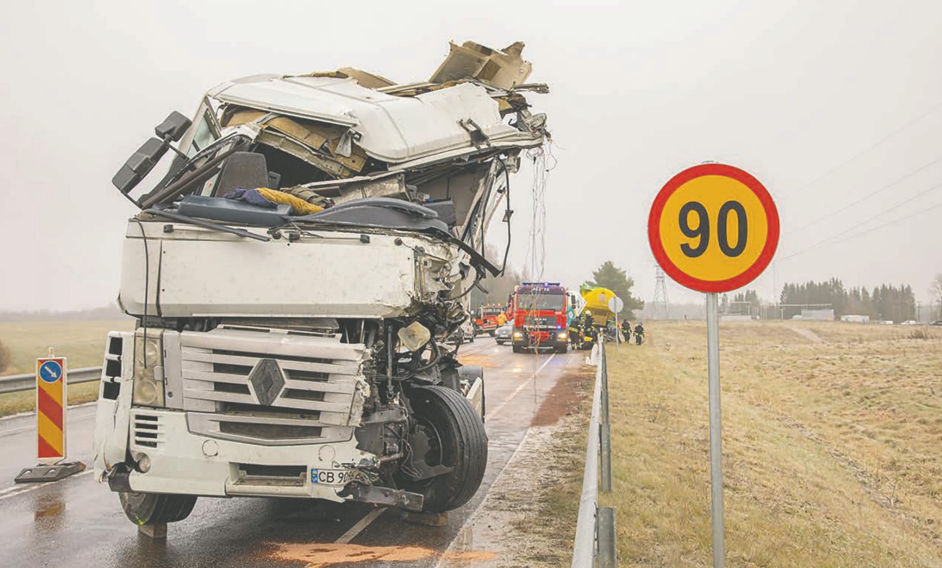 Liiklusõnnetuse sündmuspaika väljakutset saades on päästjad keerulises olukorras. Raskemate õnnetuste puhul tuleb inimesed sõidukist ohutult välja lõigata. Kehvemad on juhud, kus sõidukeid on palju ning niisamuti ka kannatanuid. Foto: AIGAR NAGEL