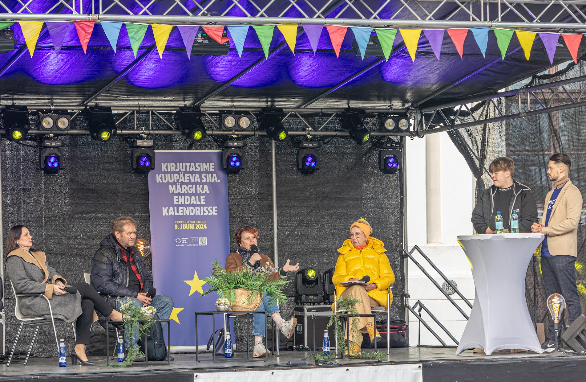 Euroopa Parlamendi valimised toimuvad 9. juunil. Valimisdebatt tõi kohalikele poliitikute seisukohad koju kätte. Fotod: AIGAR NAGEL