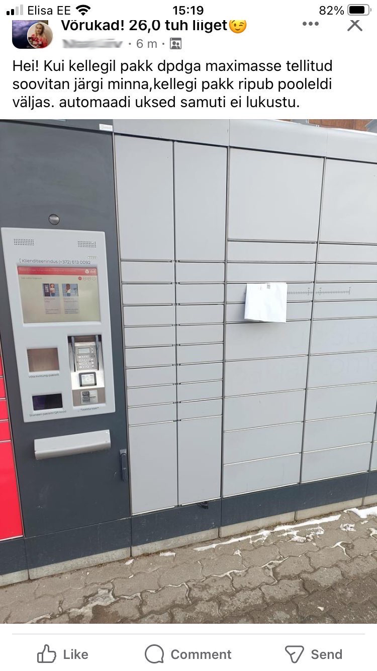 Nädalavahetusel postitas kohalik Võrukate sotsiaalmeediagruppi tähelepaneku kapist väljaripneva paki kohta. Ka avaldas ta kommentaariumis arvamust, et DPD pakiautomaadi kappide uksed ei lukustu ning pakkide postitamisega on seetõttu probleeme esinenud varemgi. Foto: KUVATÕMMIS
