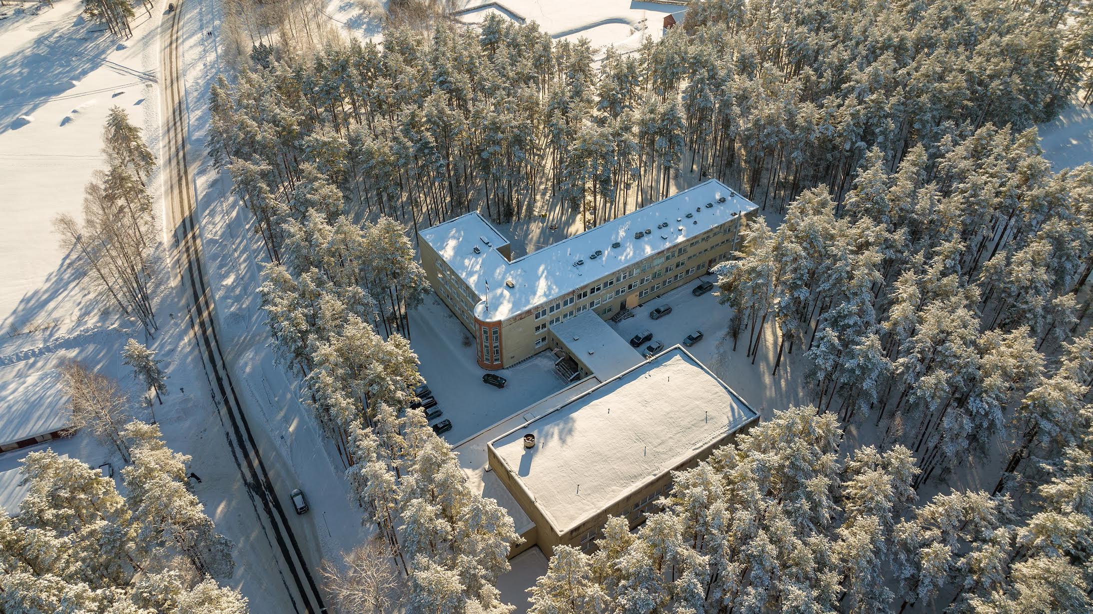 Praegu on välja kuulutatud riigihange Värska gümnaasiumi võimla ja koolimajja siseneva fuajeerõivistu hooneosa rekonstrueerimiseks. Foto AIGAR NAGEL