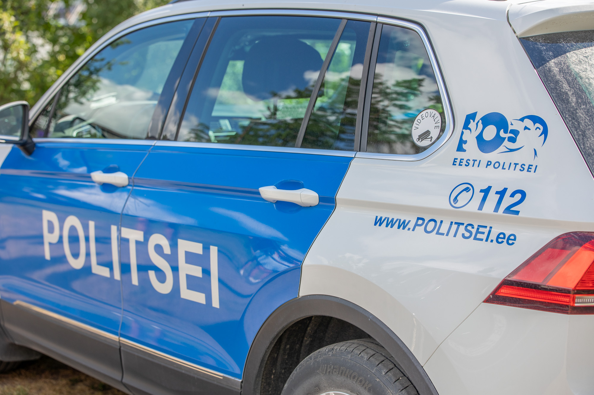 Vargad viisid hoovist ja auto alt rehvid minema