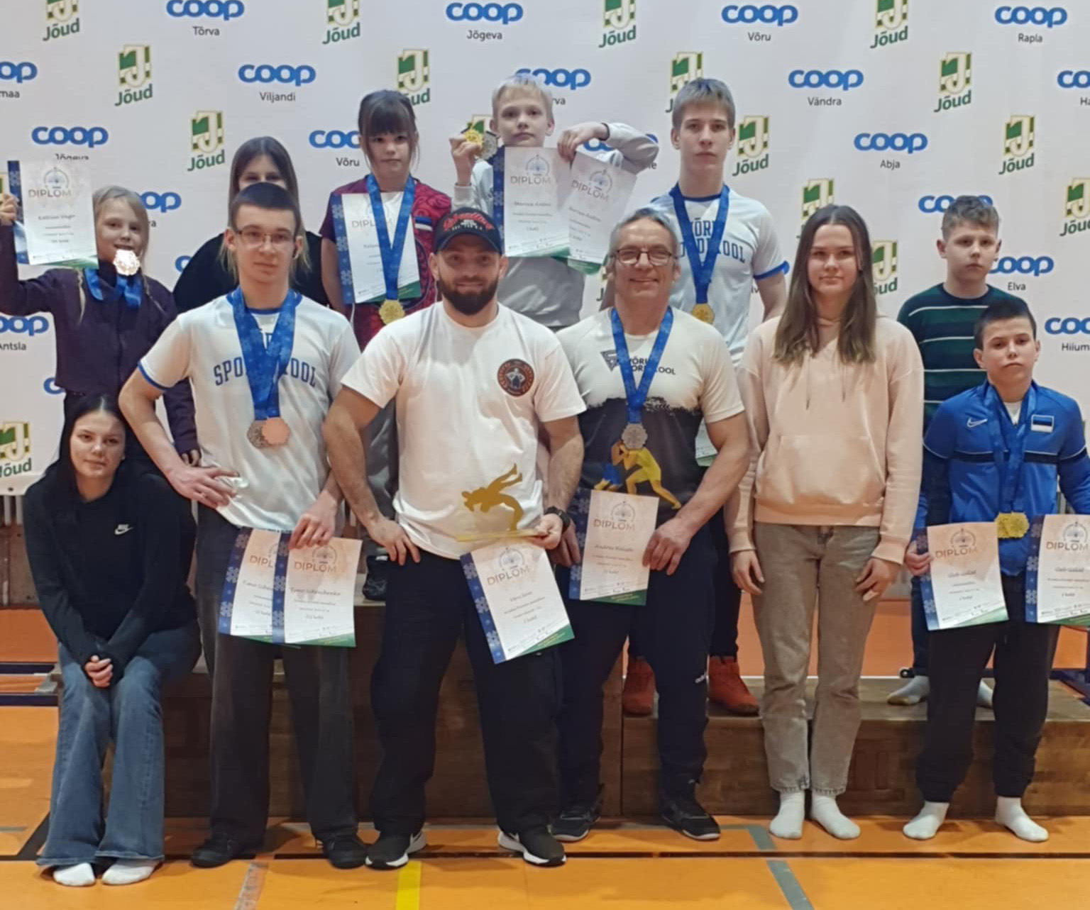 Võru maadlejad tõid koju meistrikarika