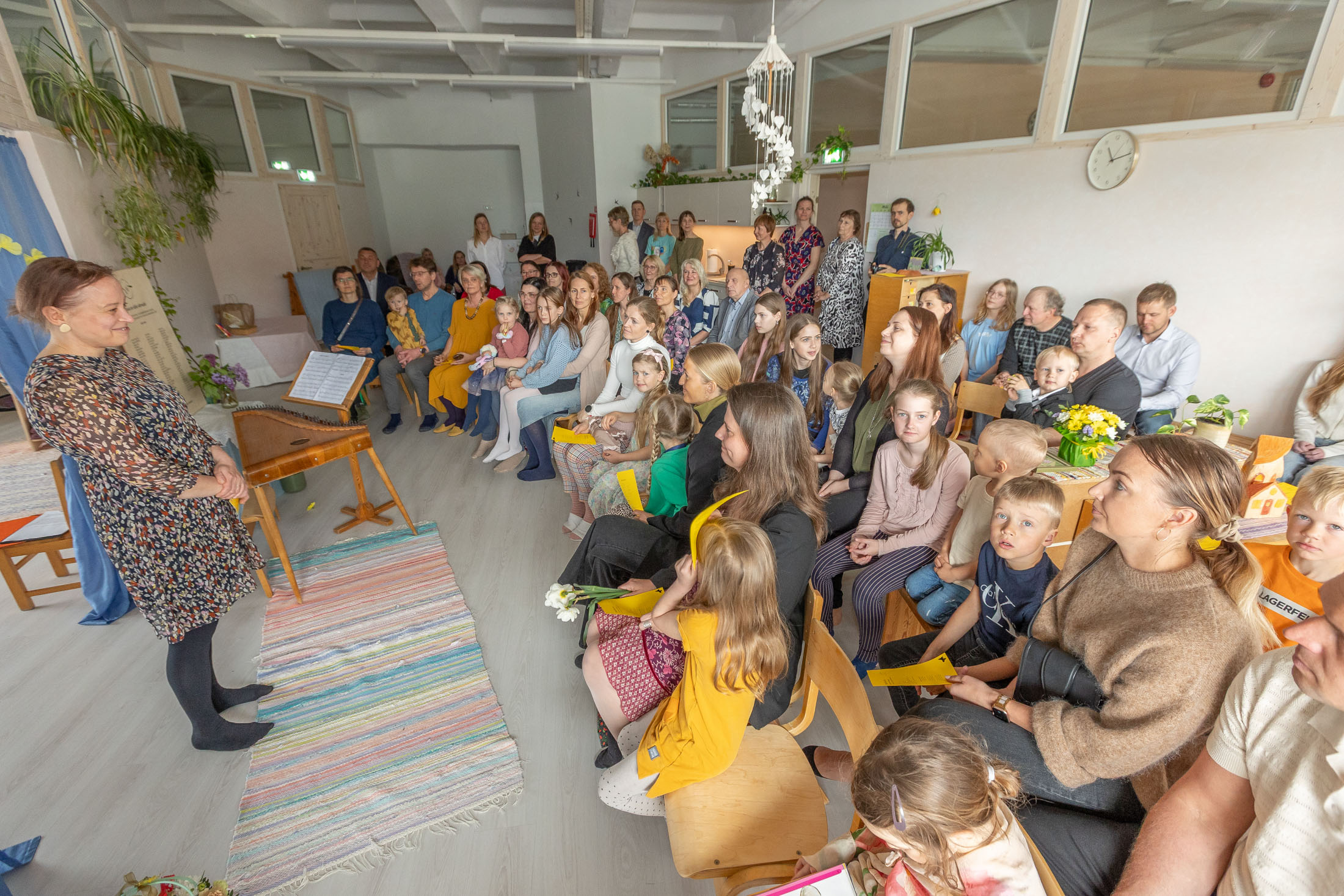 Terve Pere Aia uute ruumide avapidustus algas hümnilaulmisega. Seejärel sai sõna MTÜ Terve Pere Selts juhatuse liige Katrin Soon. FOTO: Aigar Nagel