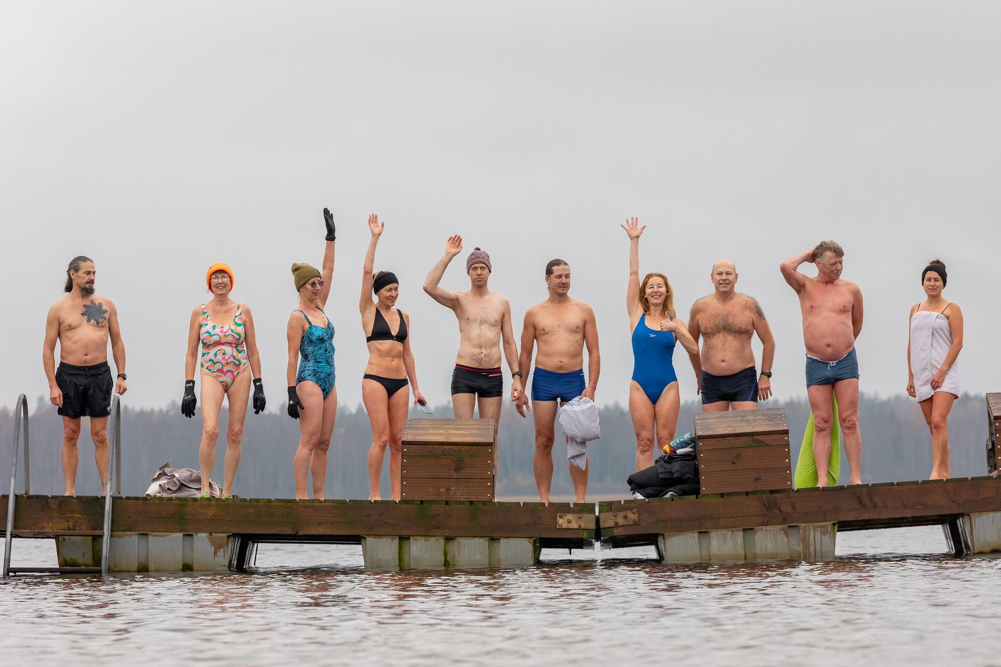 Vees käis laupäeva hommikul ühiselt talisupluse hooaega avamas 14 julget, kellest osa õnnestus ka kaamerasilma ette saada. Foto: AIGAR NAGEL