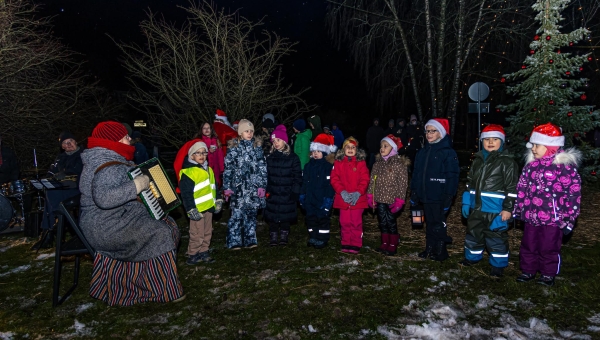 Parksepas tähistati esimest adventi jõulumeelse kogukonnaüritusega