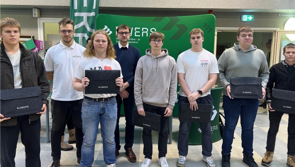 Toftan ja Wermo tunnustasid EWERSi õpilasi stipendiumitega